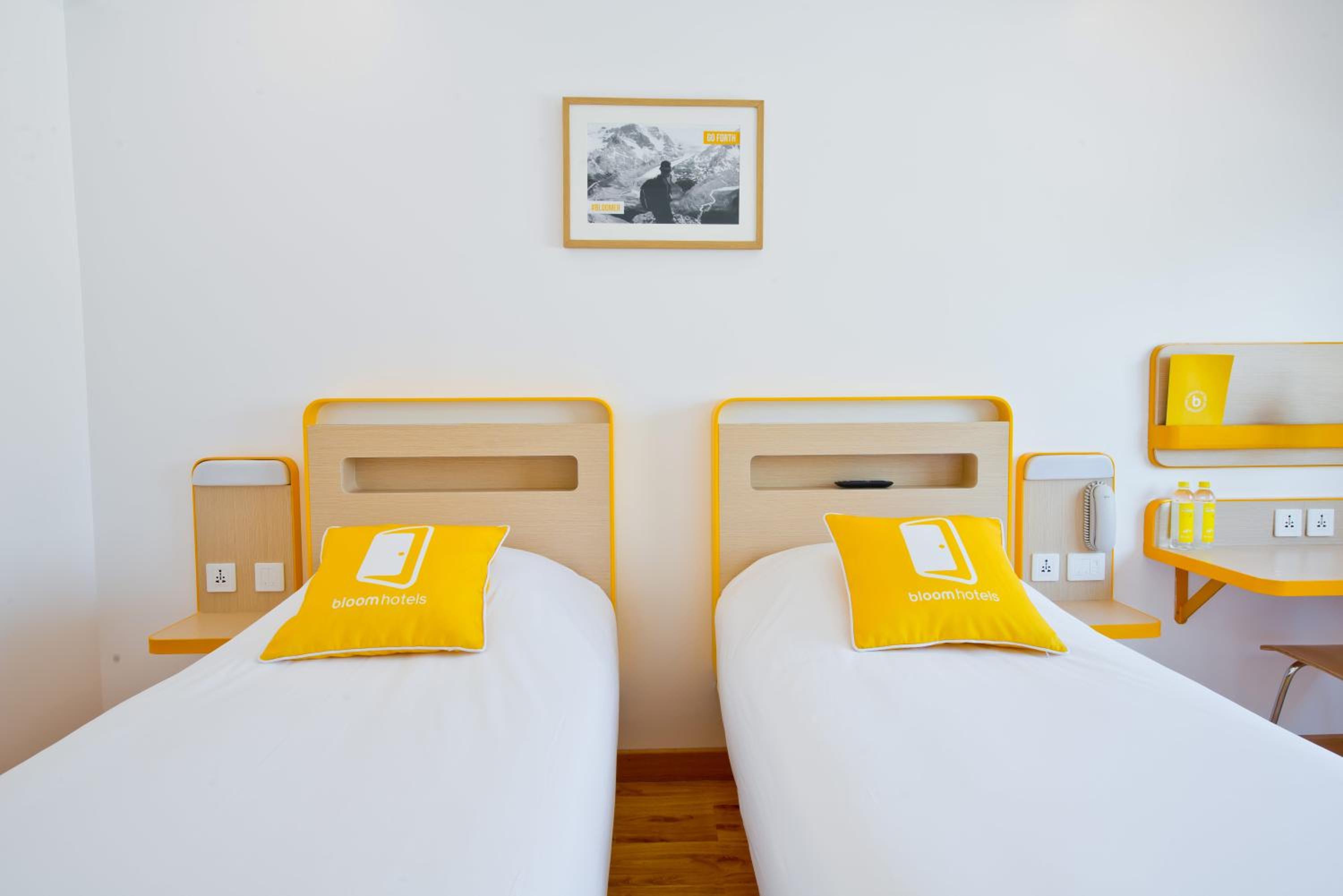 Standard Twin Room - Photo 9
