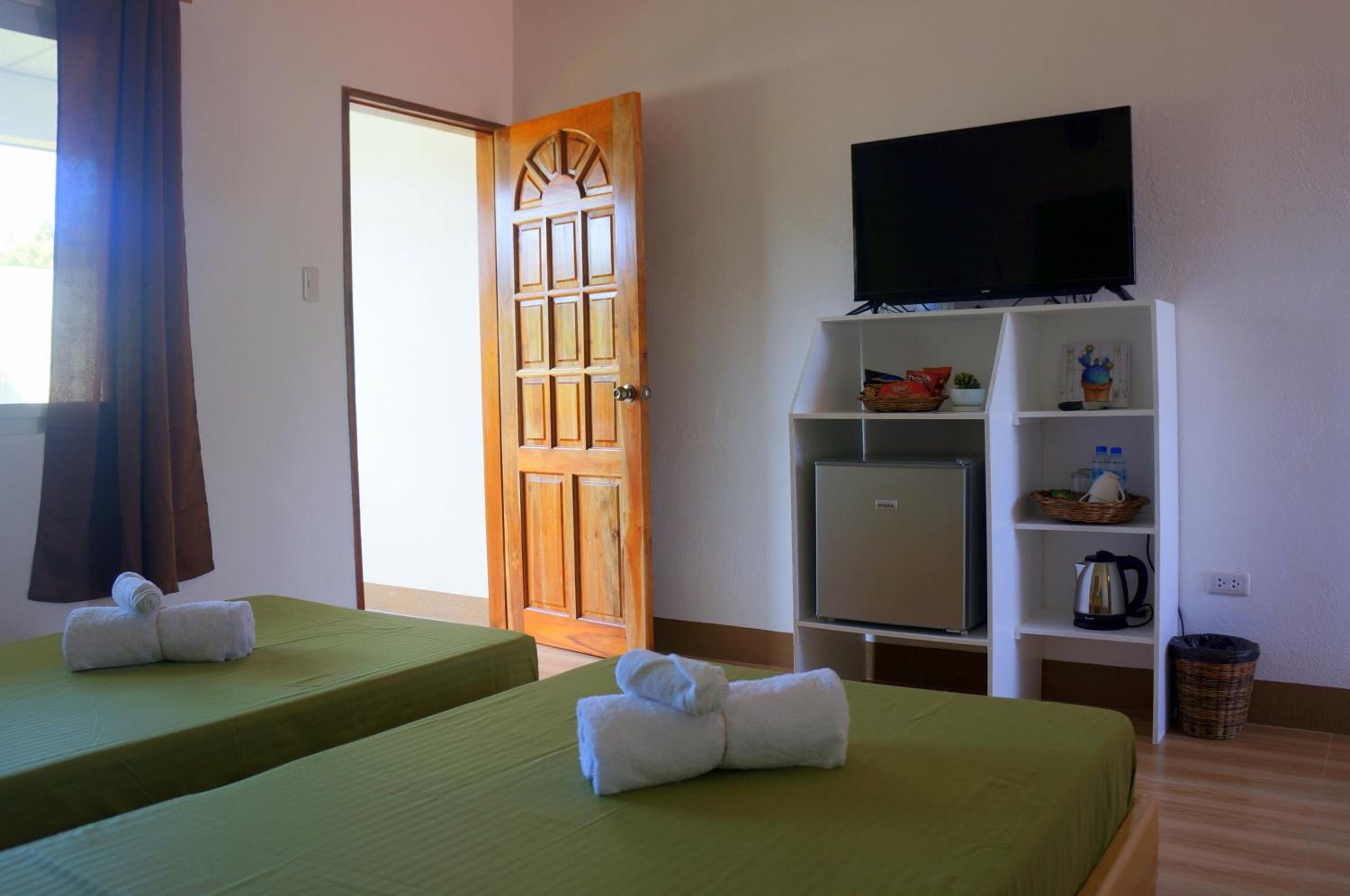 Twin Room - Photo 11