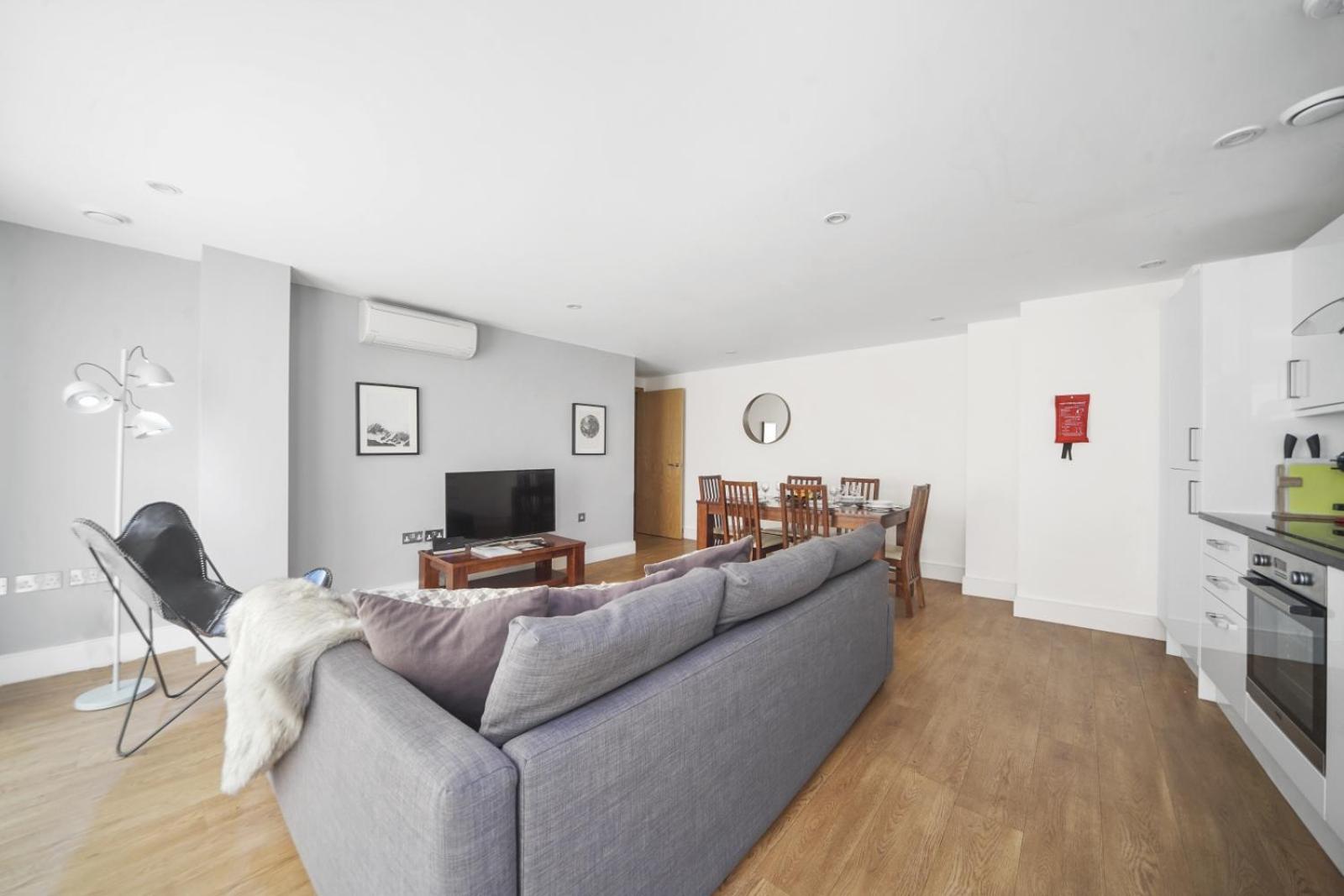 Two-Bedroom Deluxe Apartment photo 2