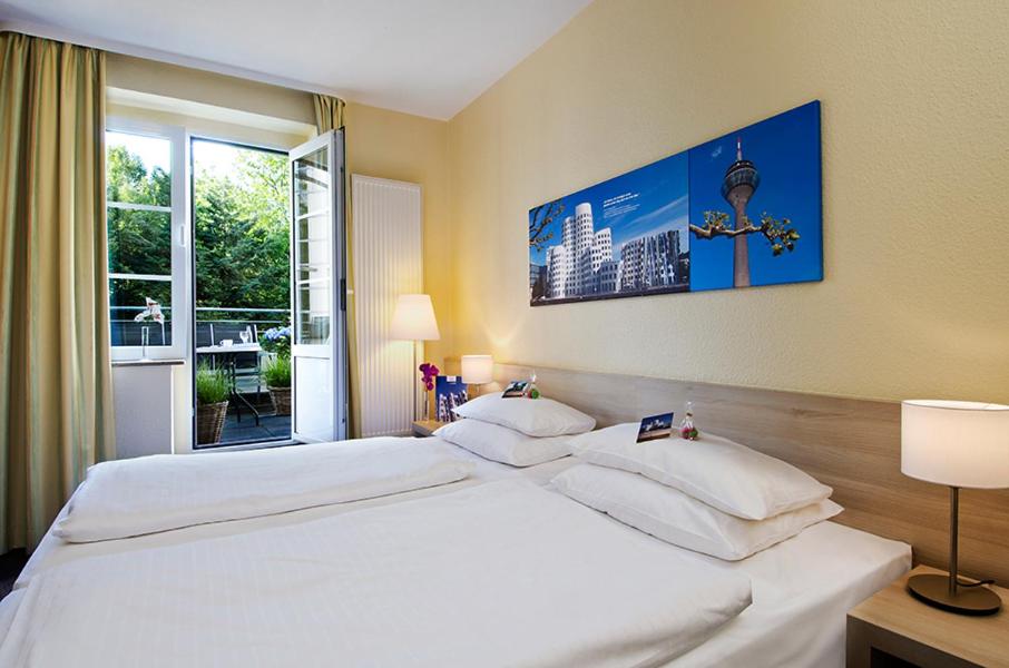 Deluxe Double Room with Balcony - Photo 1