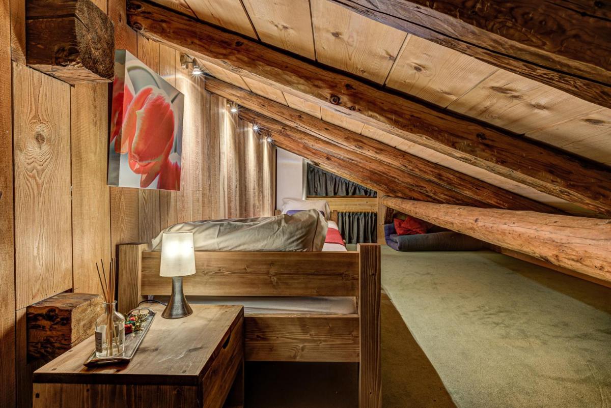 Low Ceiling Attic Double Room with Shared Bathroom