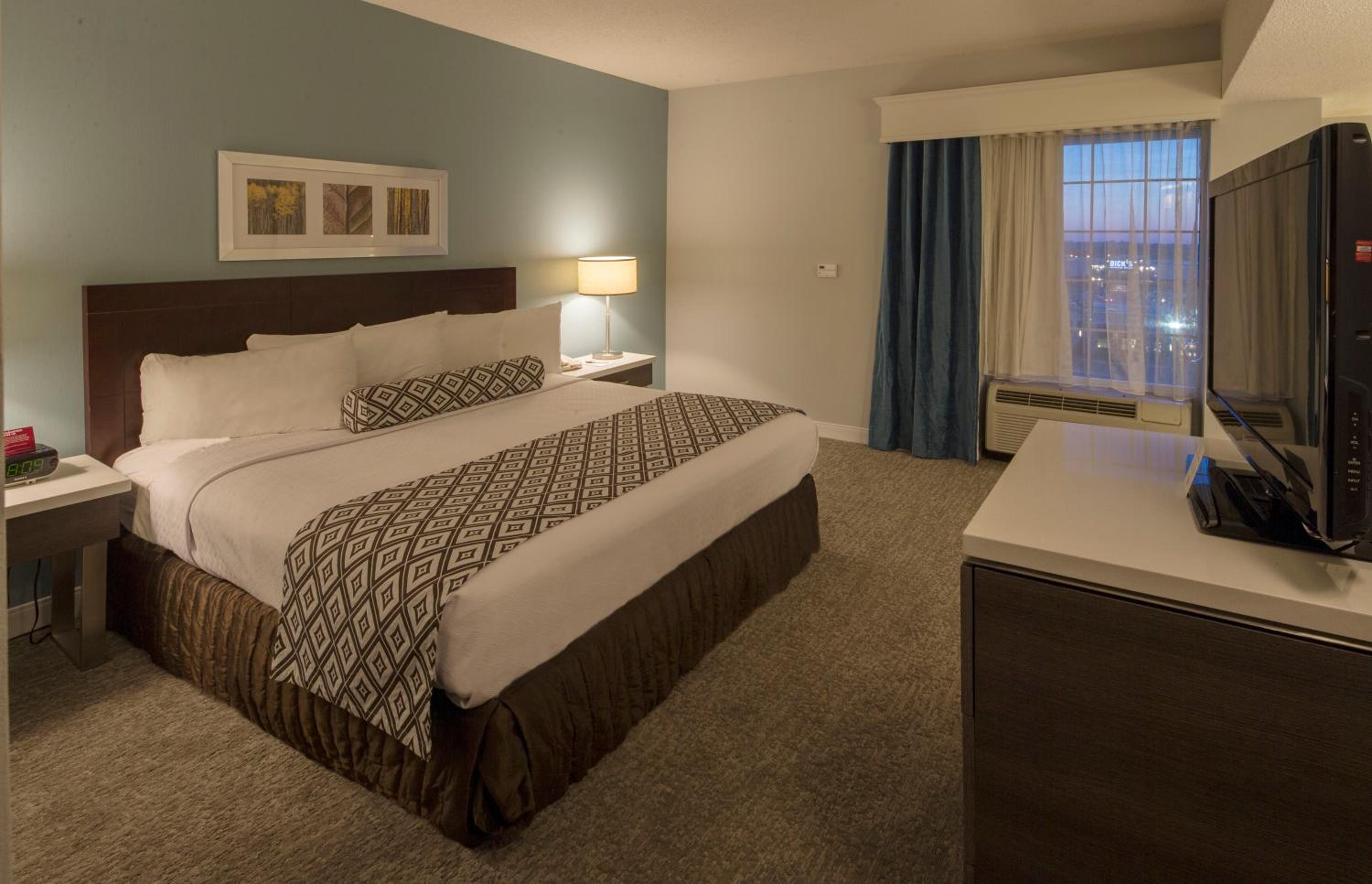 Standard King Room - Photo 3