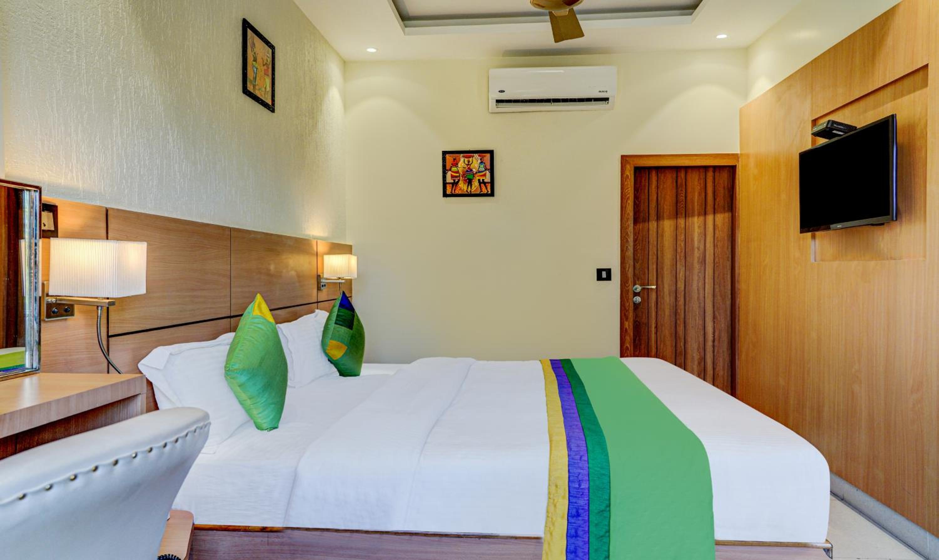 Deluxe Room - Photo 7