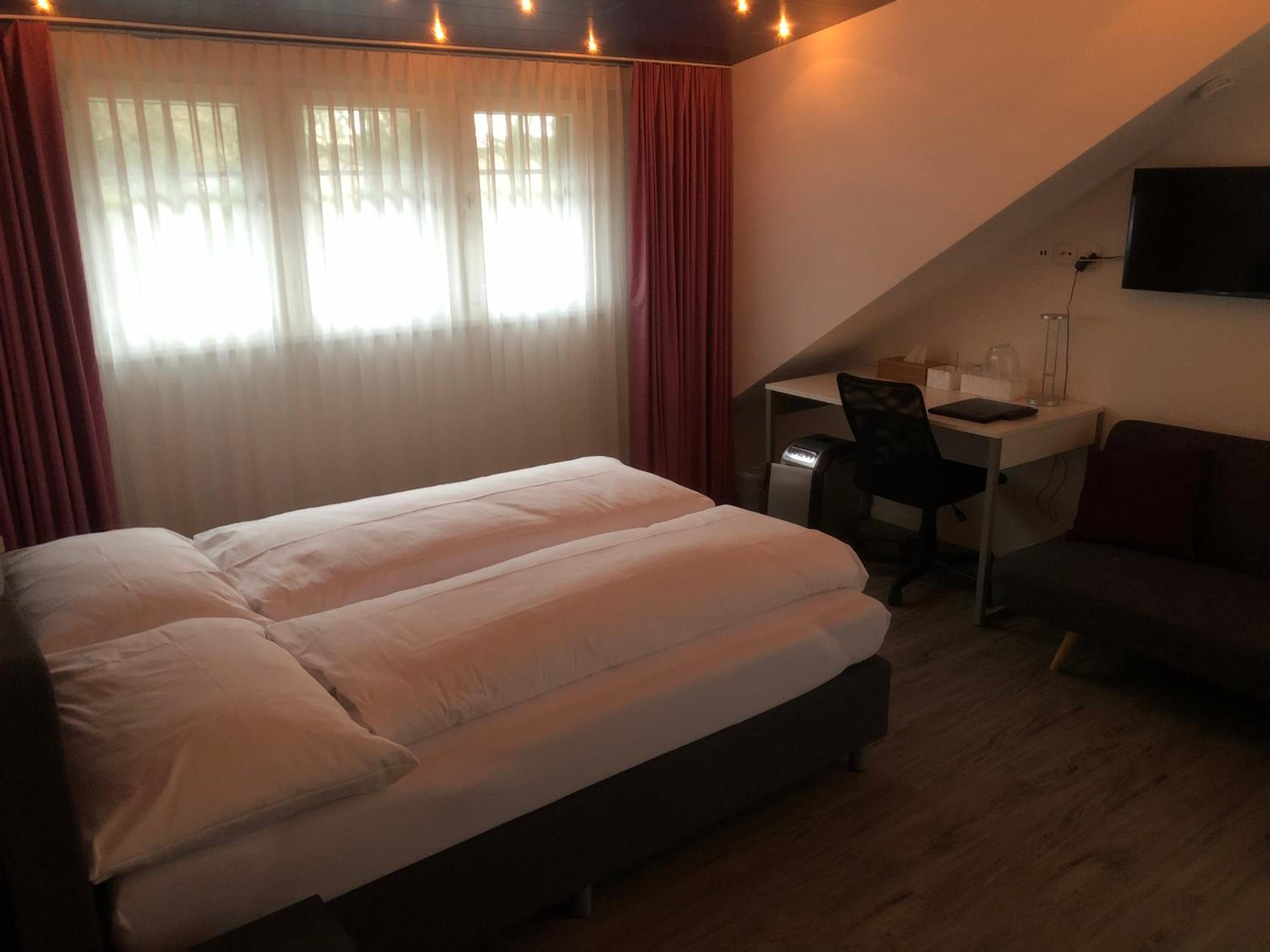 Deluxe Double or Twin Room - Photo 3