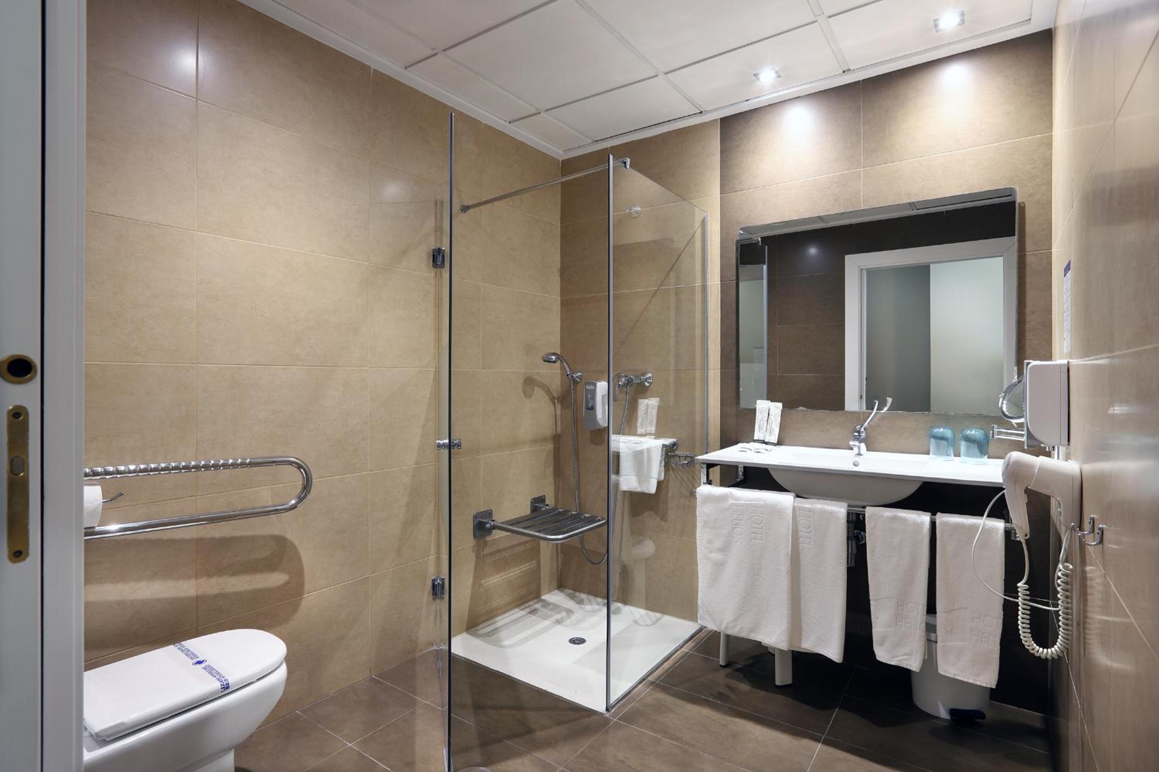 Twin Room - Disability Access - Photo 2