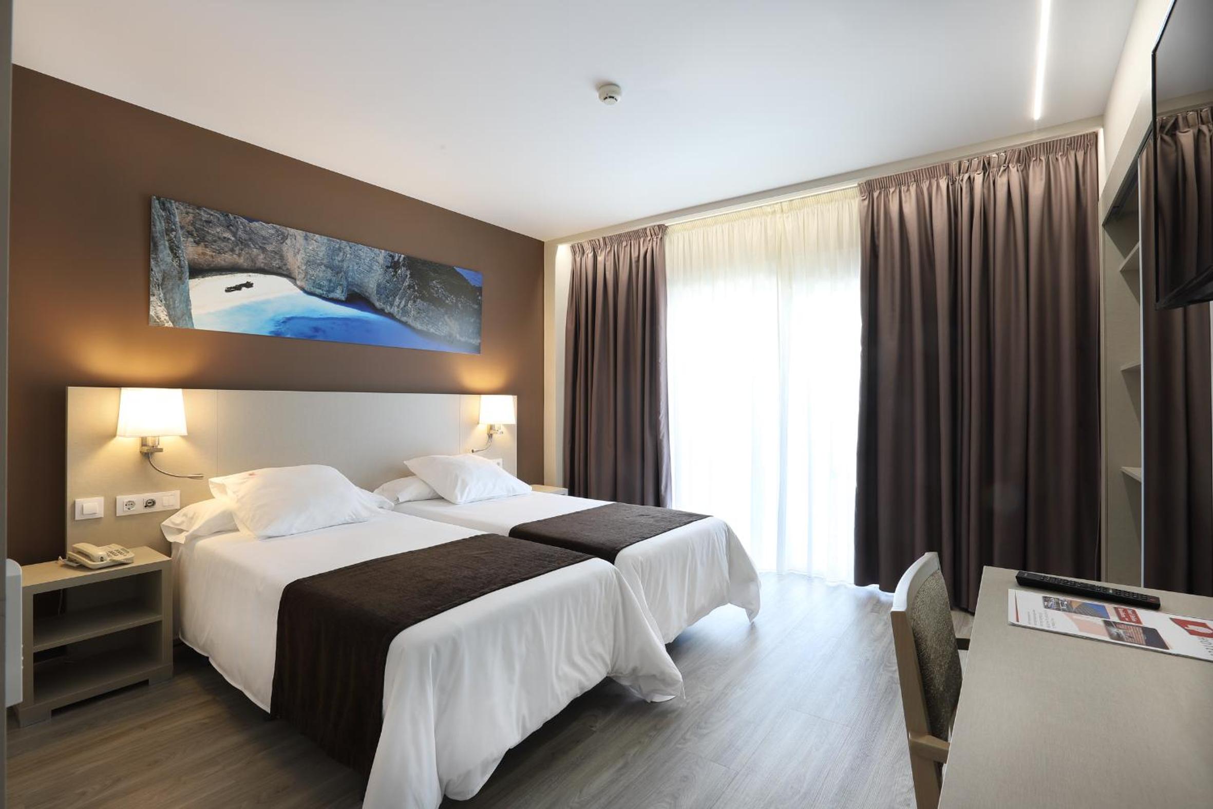 Twin Room - Disability Access - Photo 1
