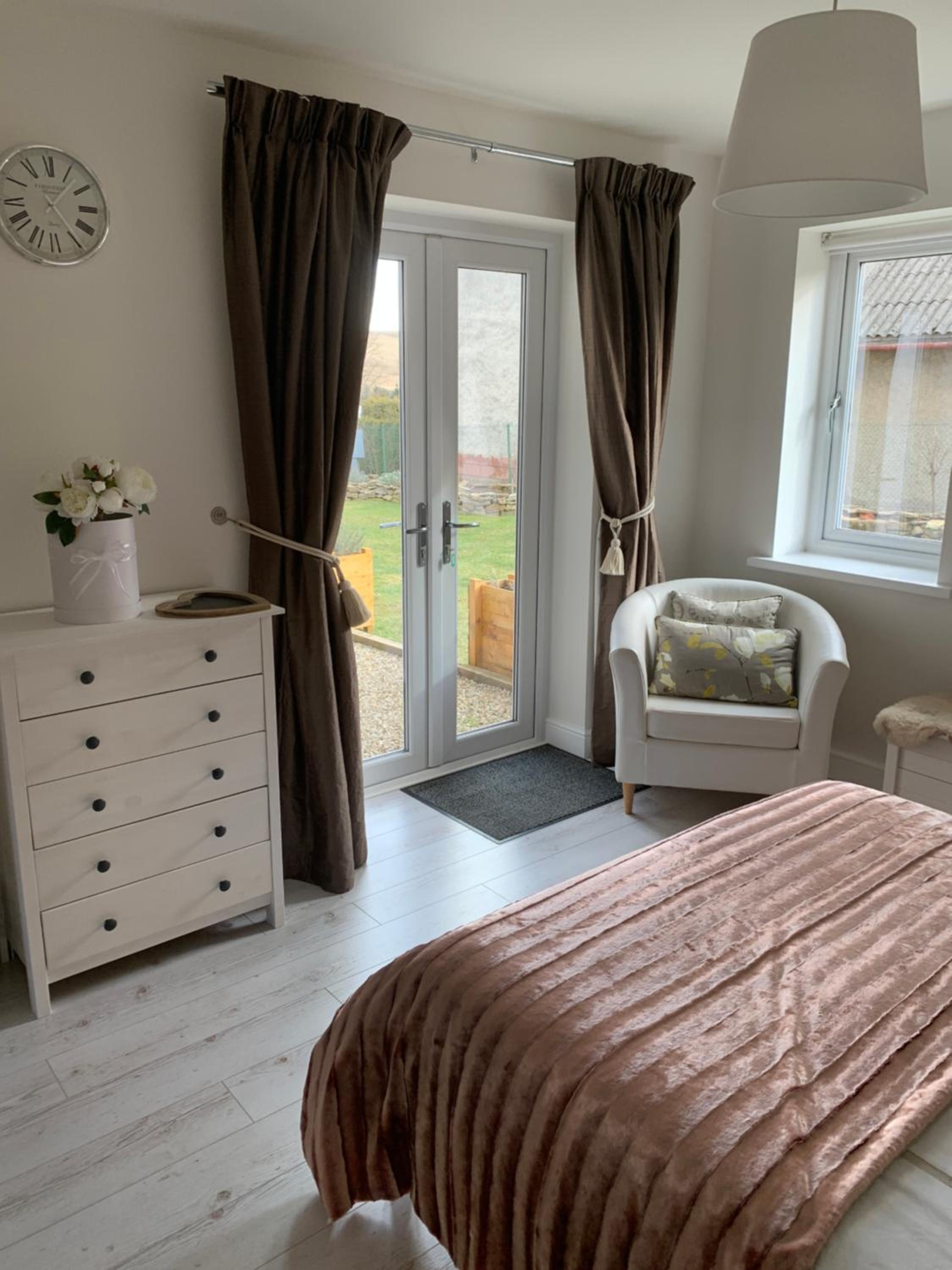 Deluxe Double Room with Bath - Photo 1