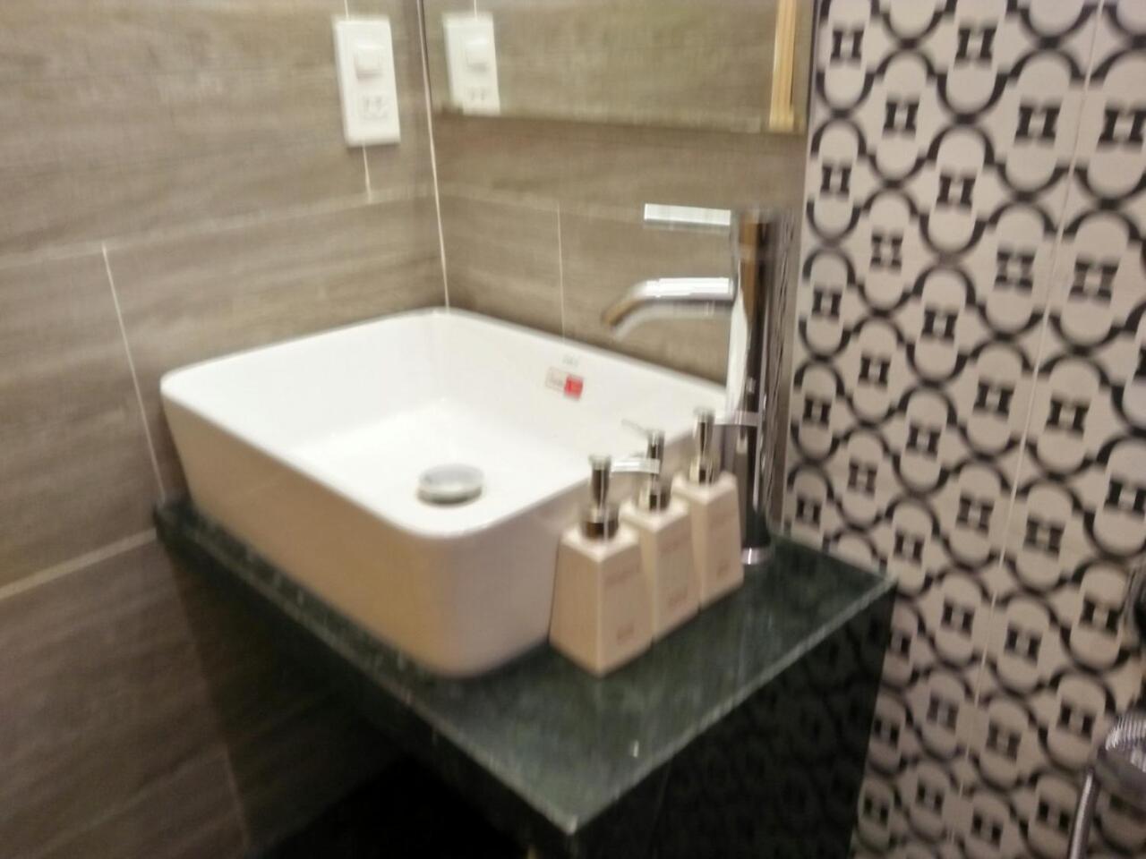 Standard Double Room - Photo 8