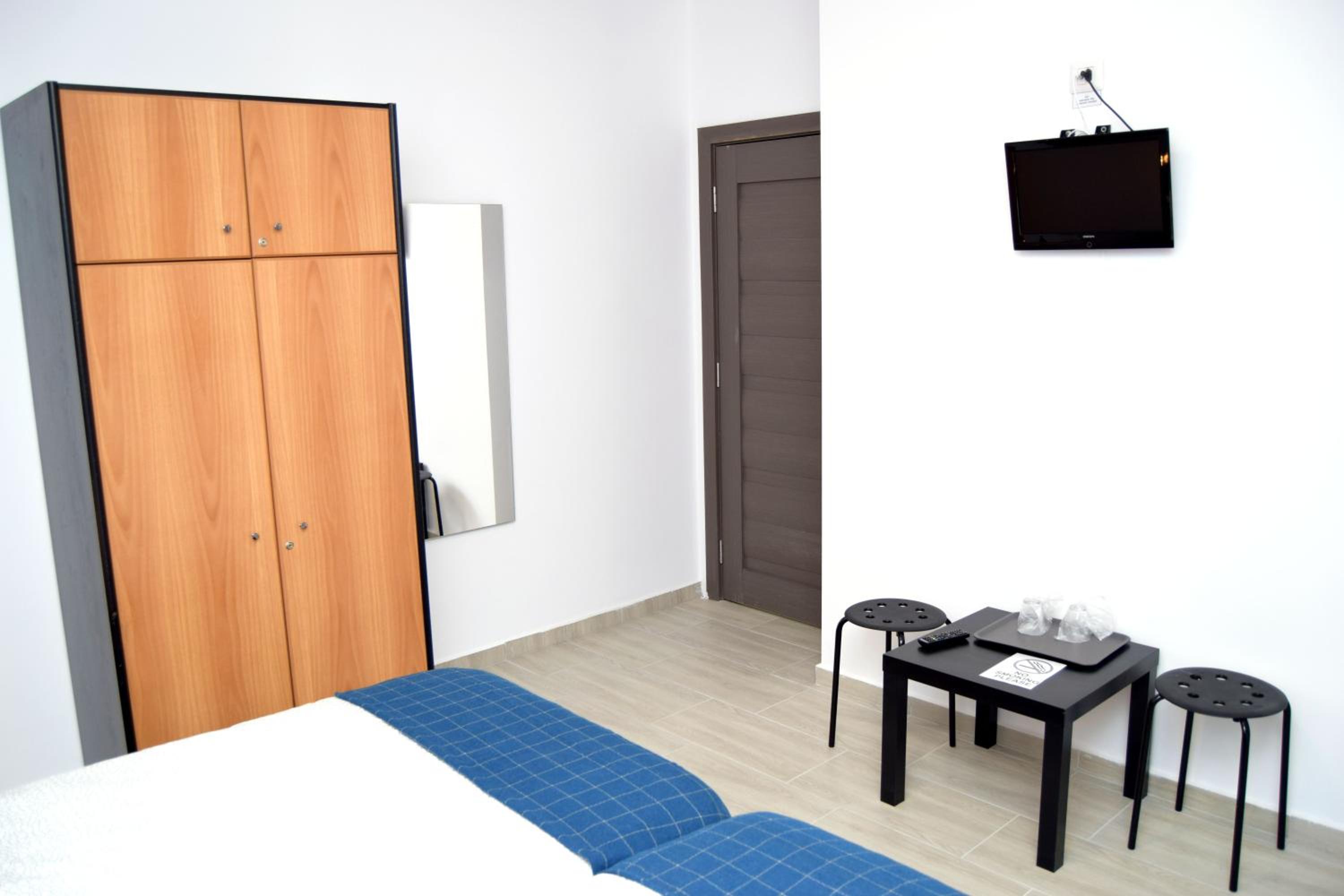 Double Room with Private Bathroom - Photo 3
