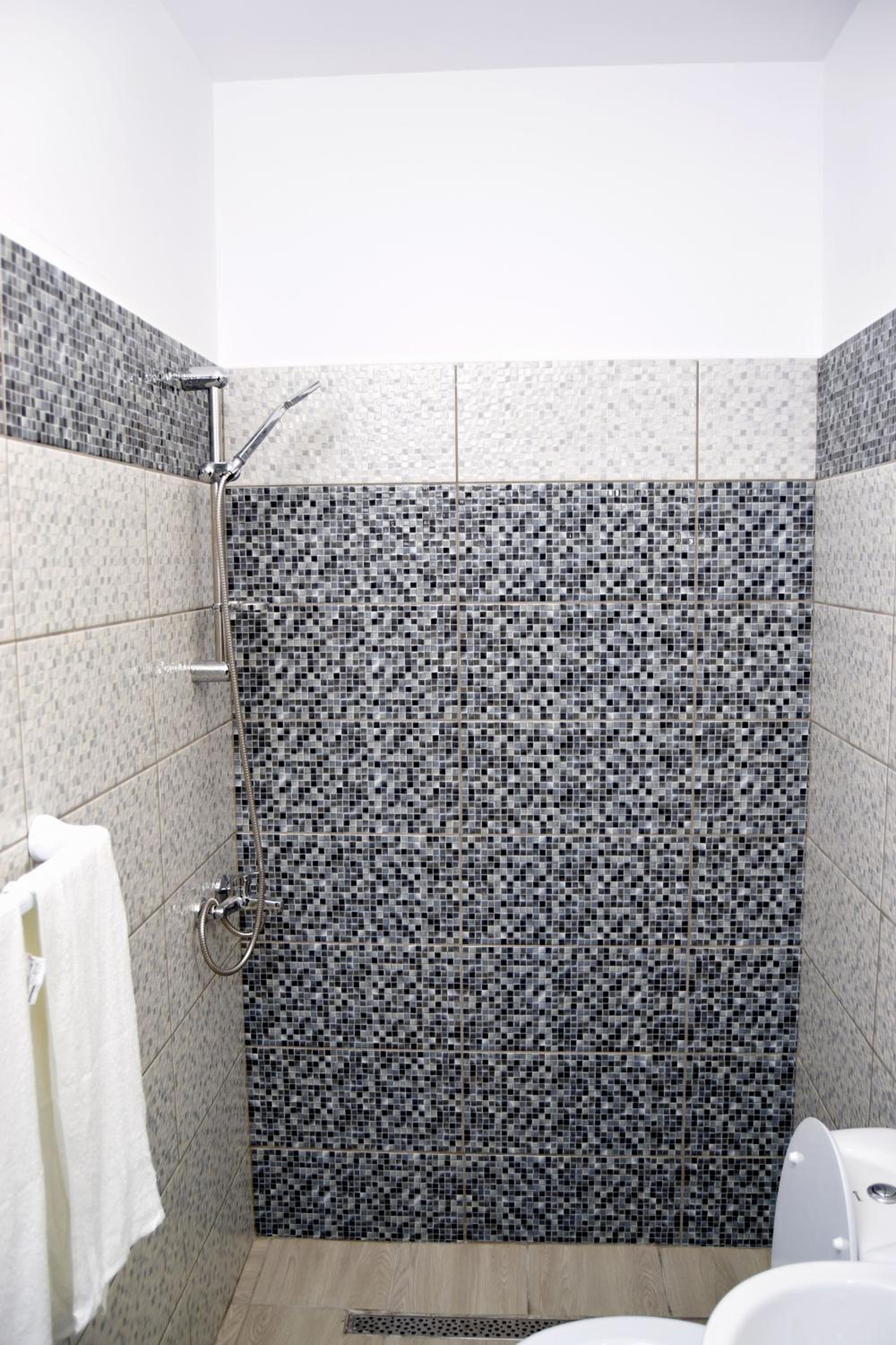 Double Room with Private Bathroom - Photo 9