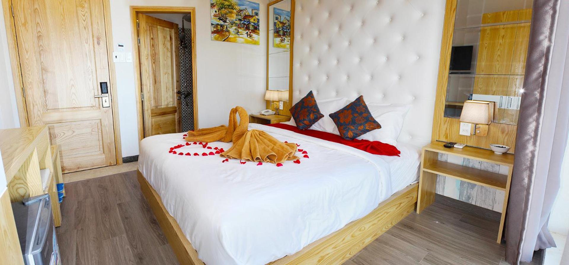 Deluxe Double Room with Sea View - Photo 2