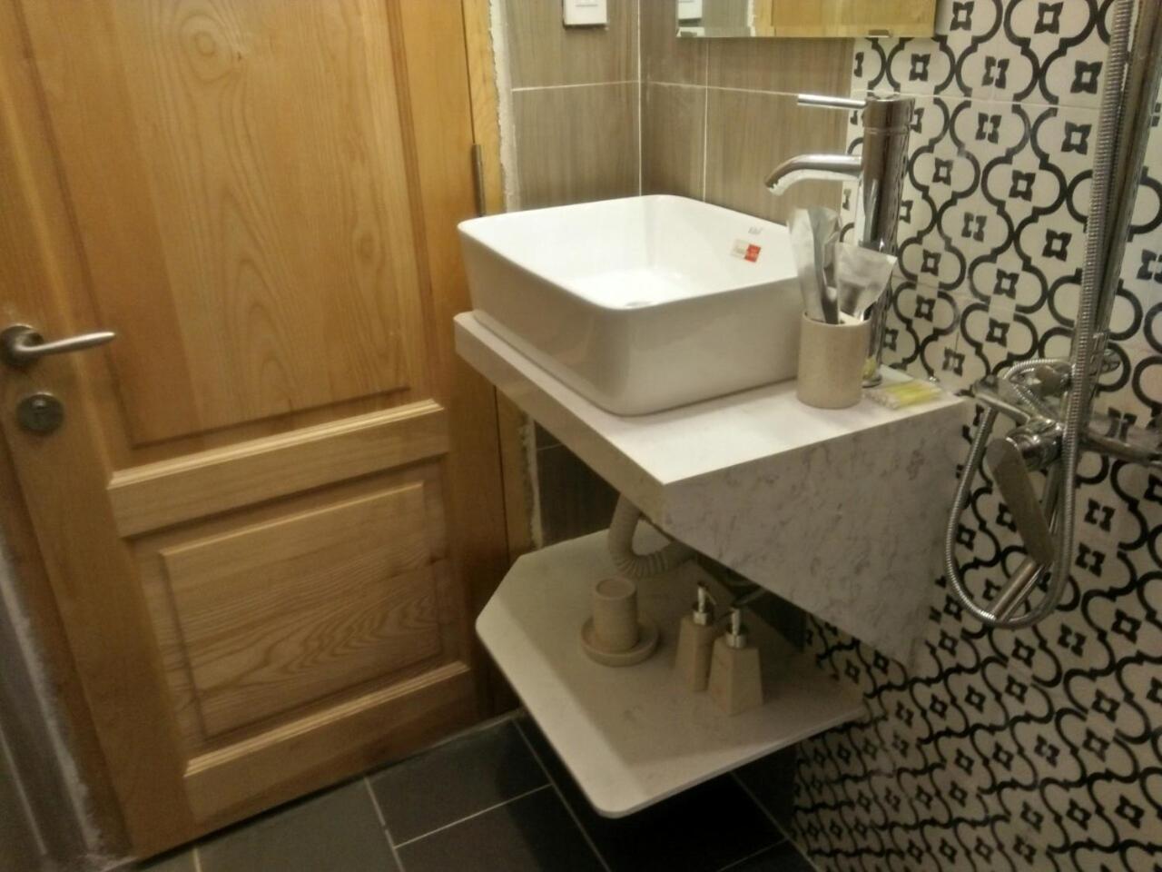 Standard Double Room - Photo 11
