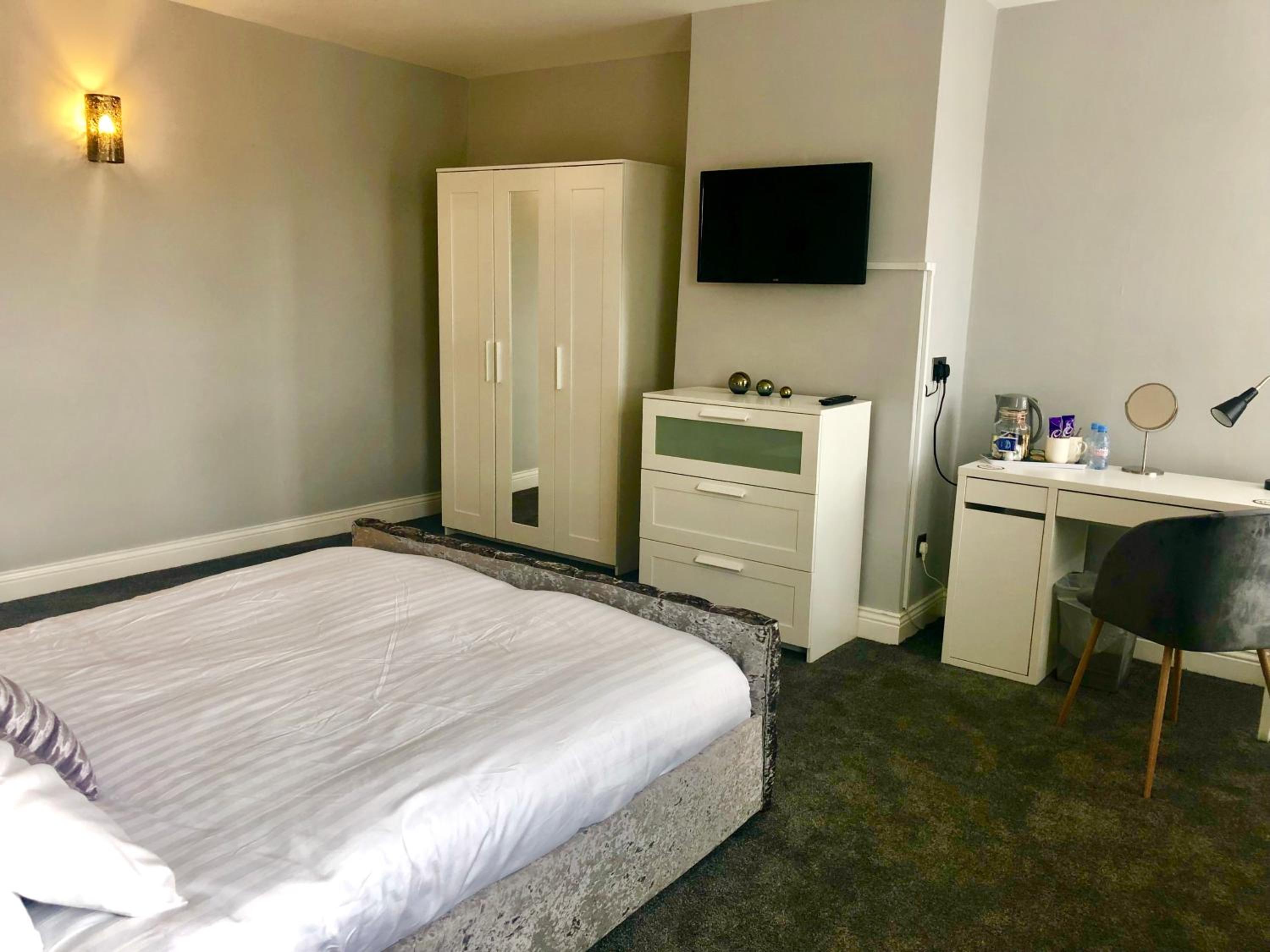 Standard Double Room - Photo 4