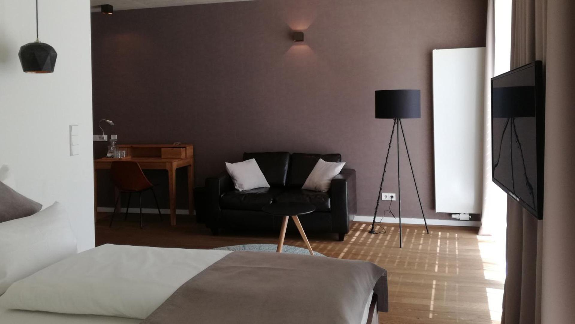 Large Apartment - Photo 20