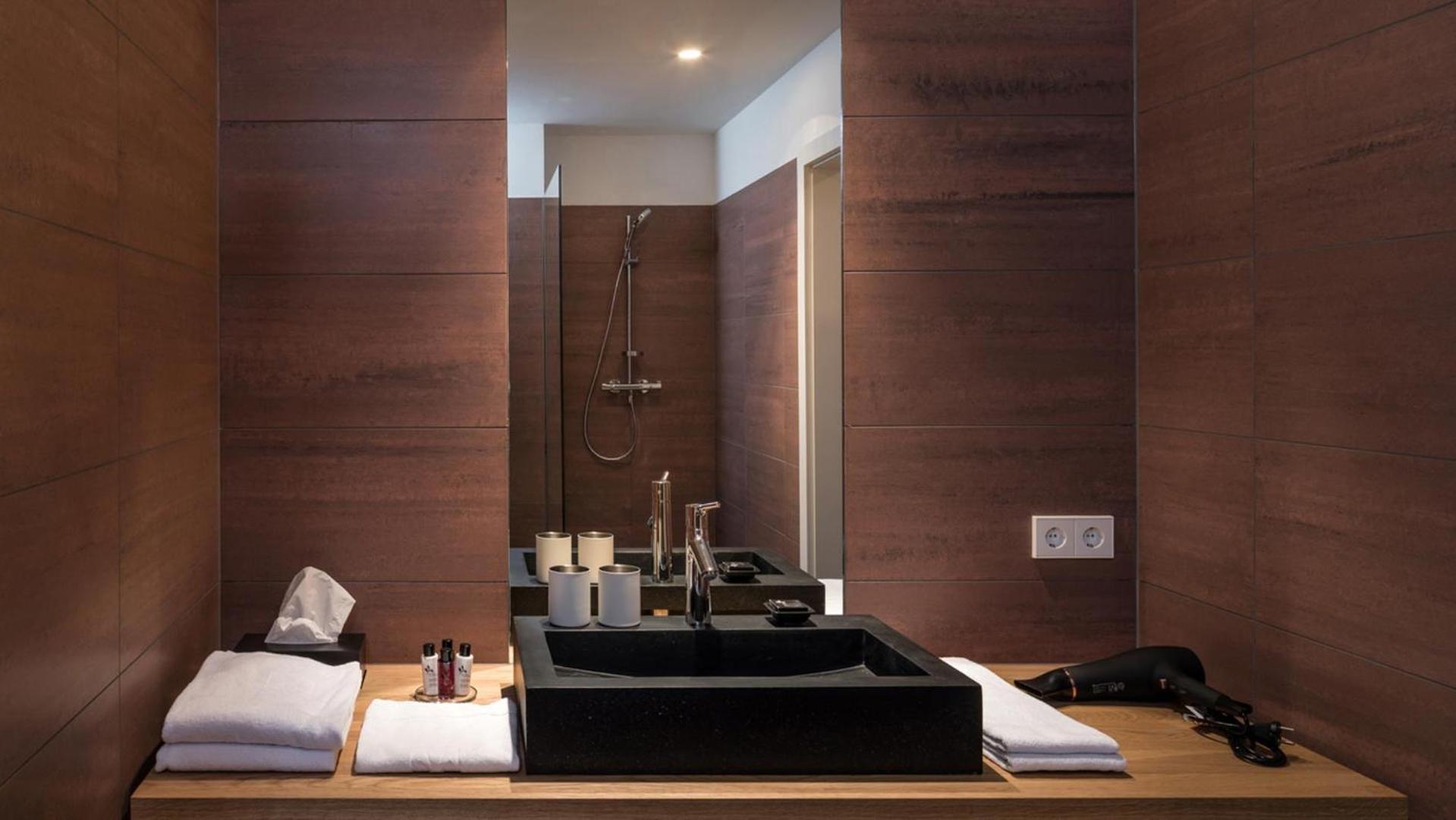 Small Deluxe Apartment - Photo 6