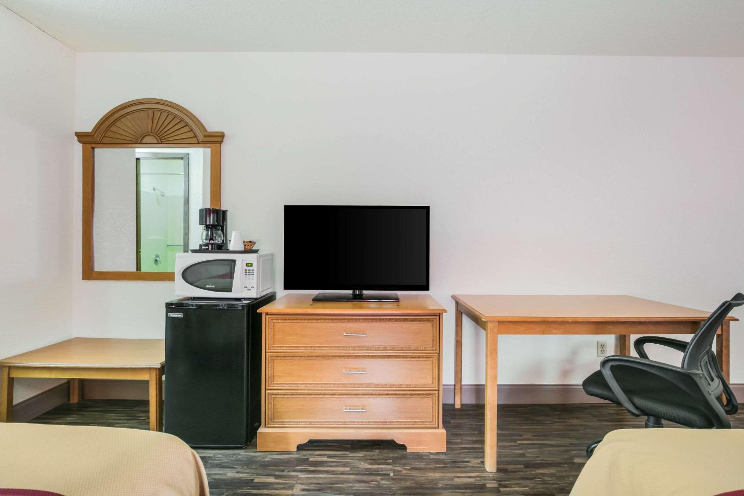 Double Room with Two Double Beds - Non-Smoking - Photo 1