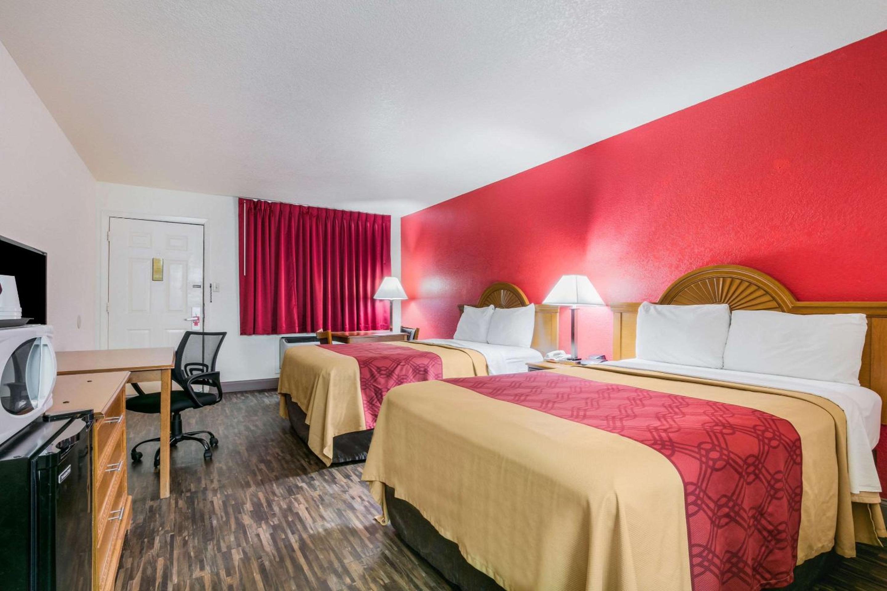 Double Room with Two Double Beds - Non-Smoking - Photo 3