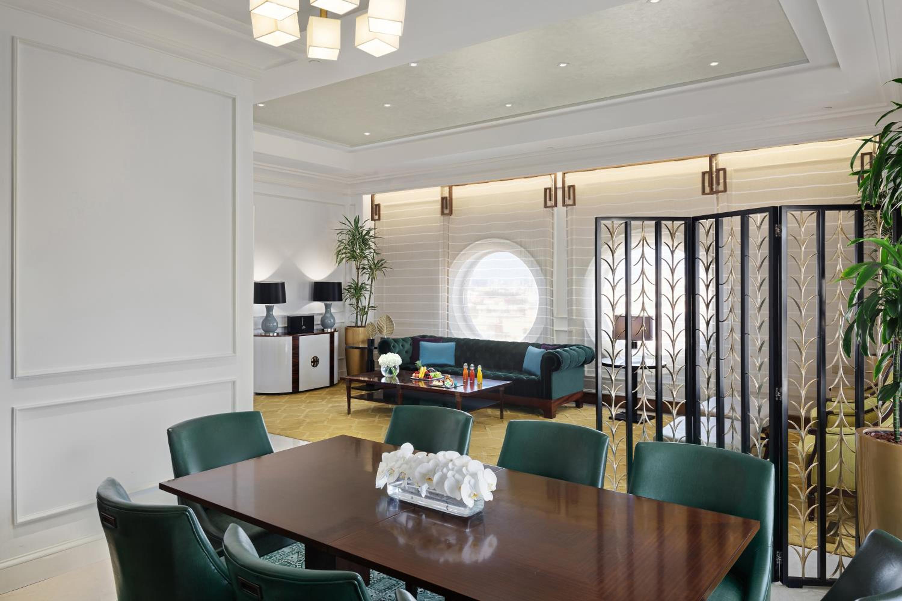 Deluxe Presidential Suite