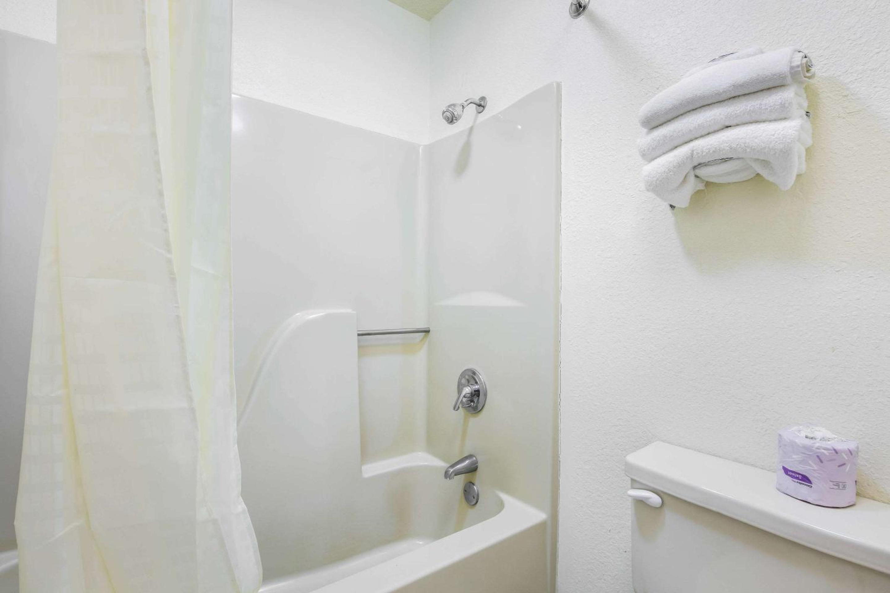 Double Room with Two Double Beds - Non-Smoking - Photo 5