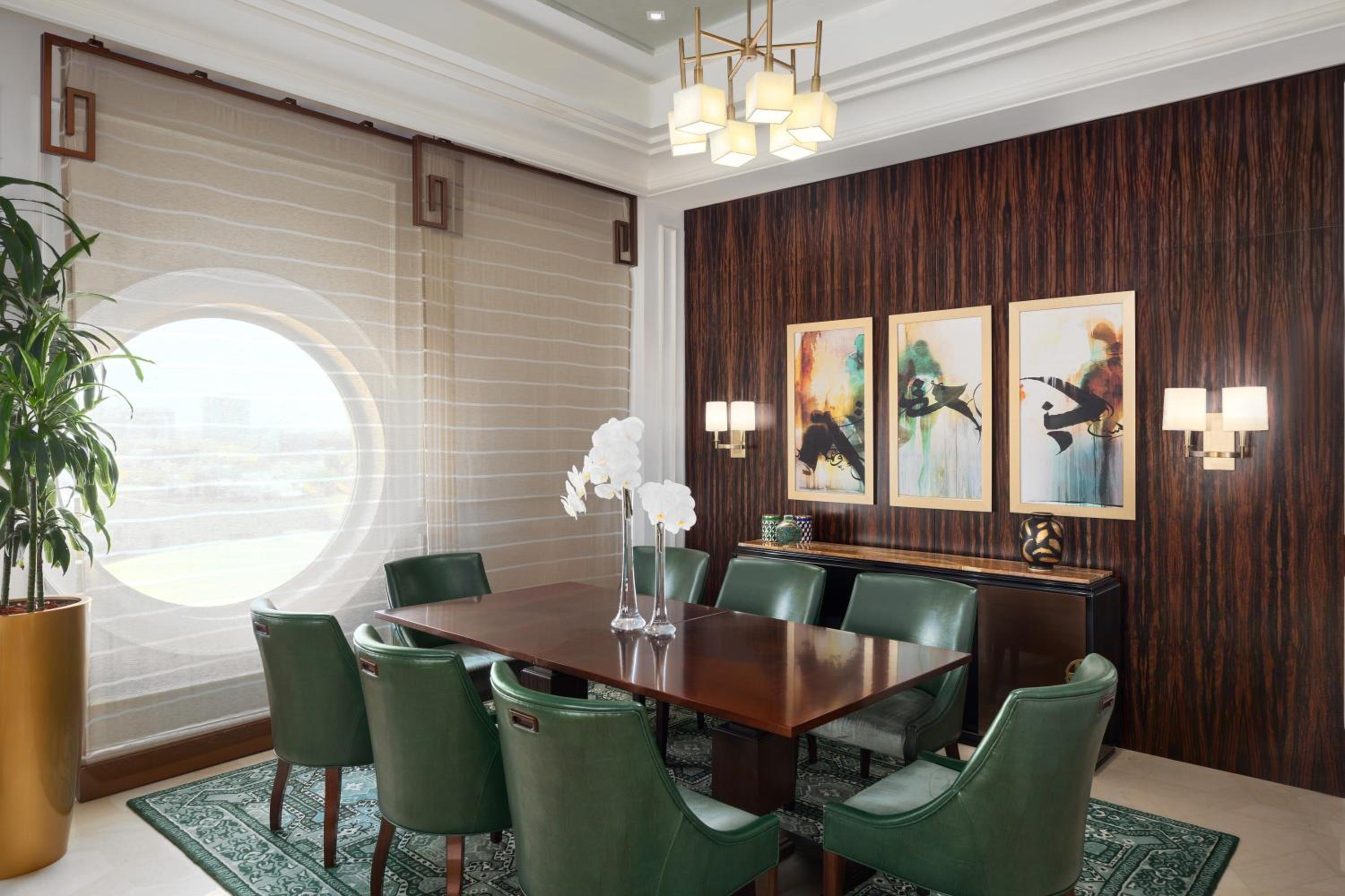 Deluxe Presidential Suite thumbnail 5