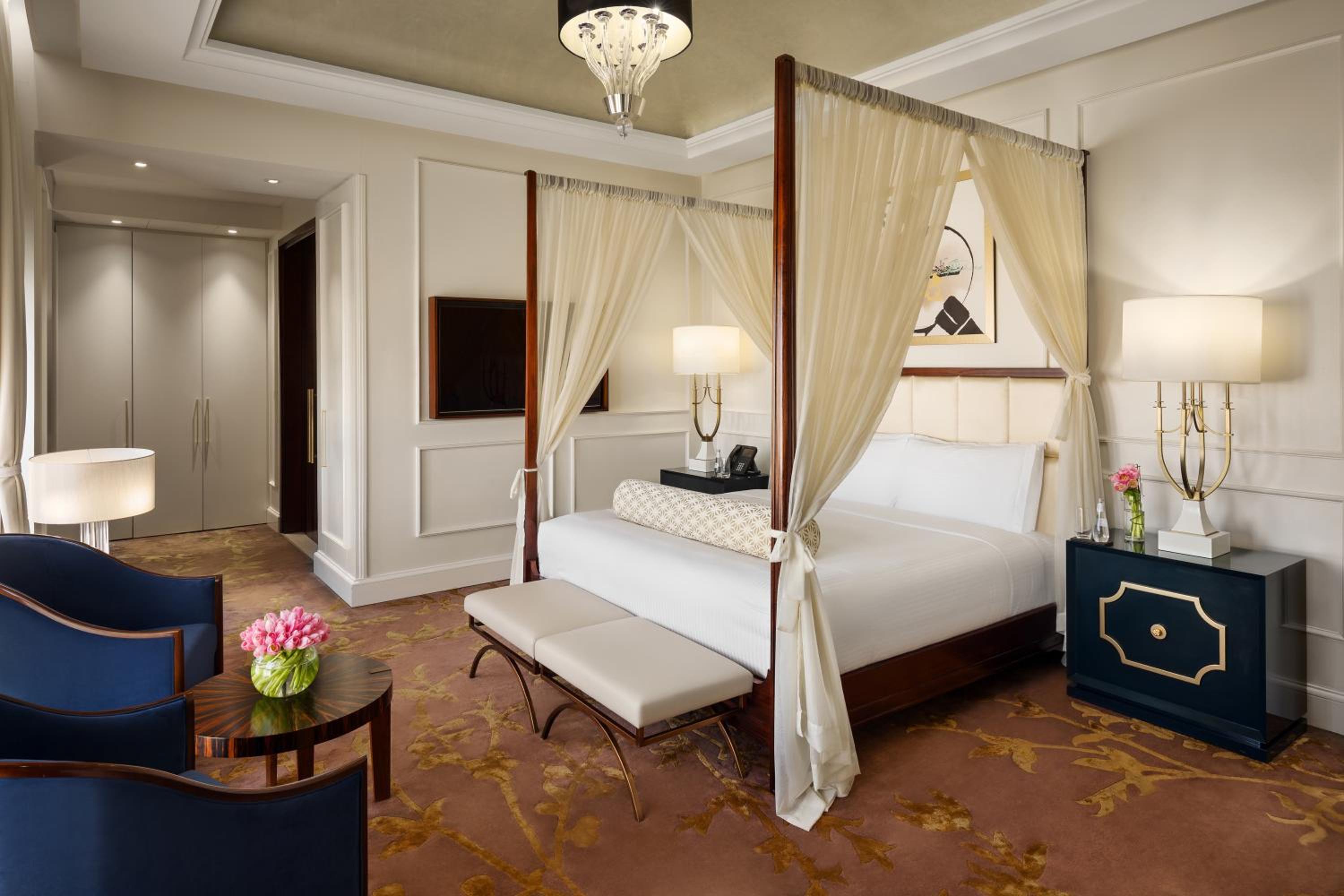 Deluxe Presidential Suite thumbnail 5
