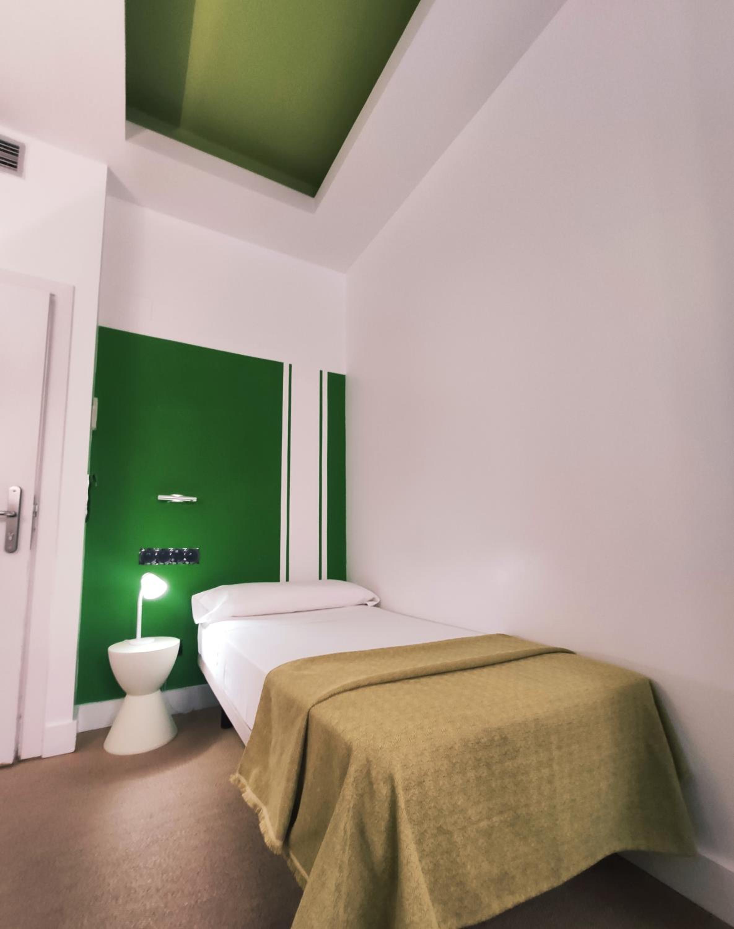 Single Room photo 2