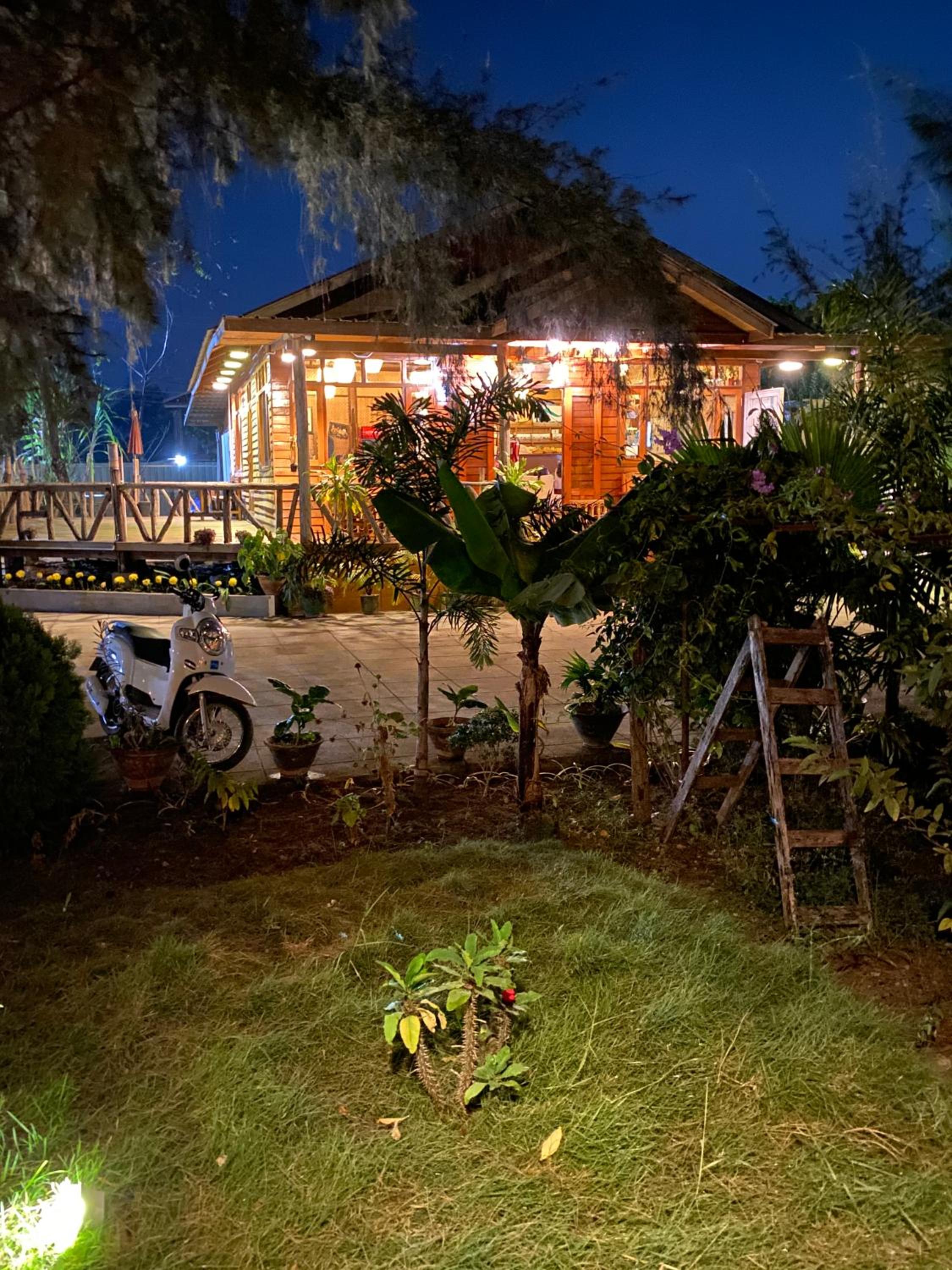 Bungalow with Garden View photo 2