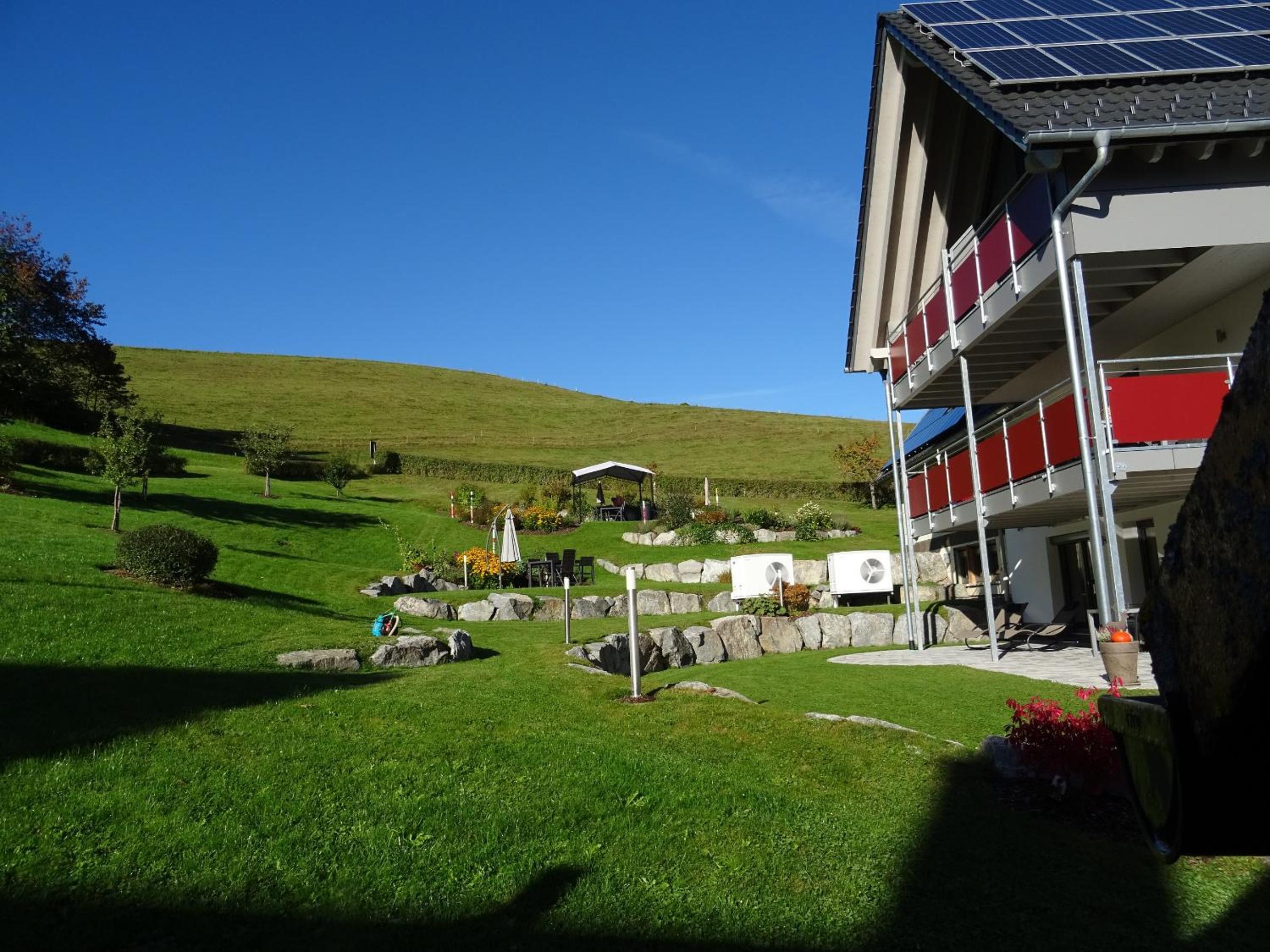 Two-Bedroom Deluxe Apartment with Garden View photo 2