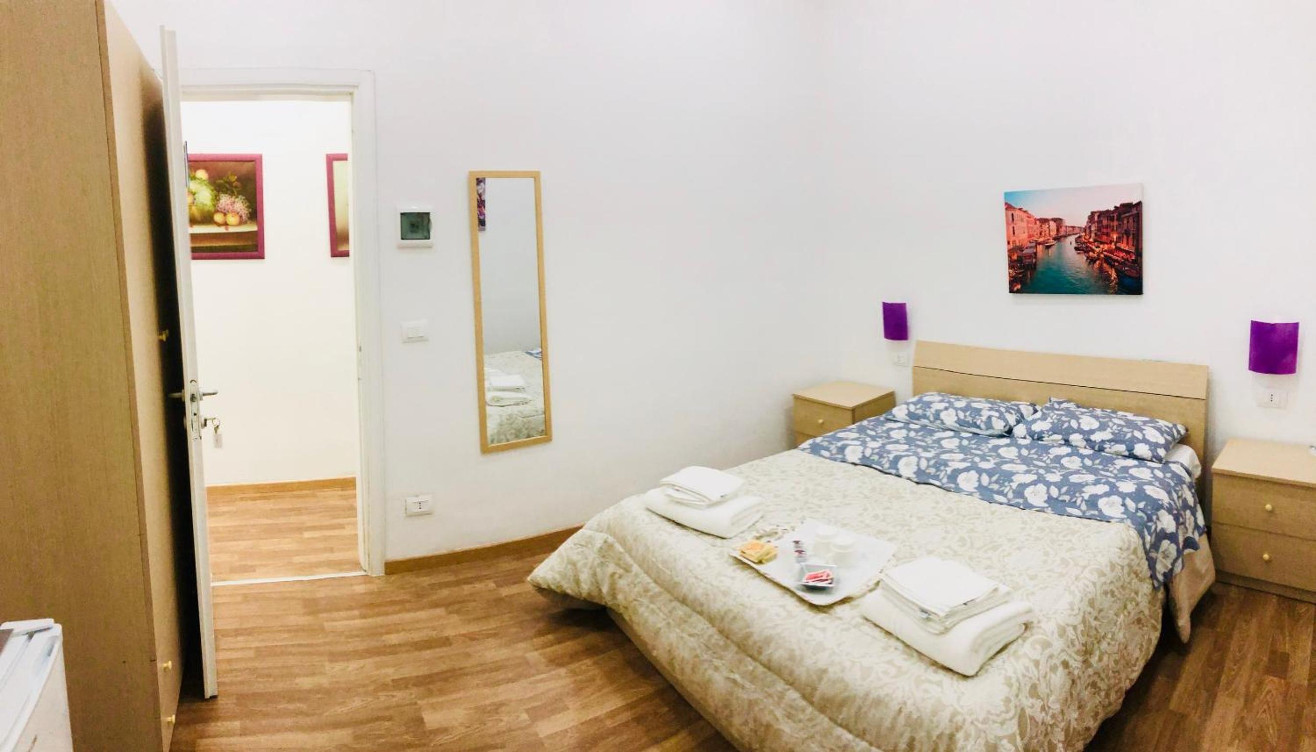 Double Room with Private External Bathroom - Photo 9