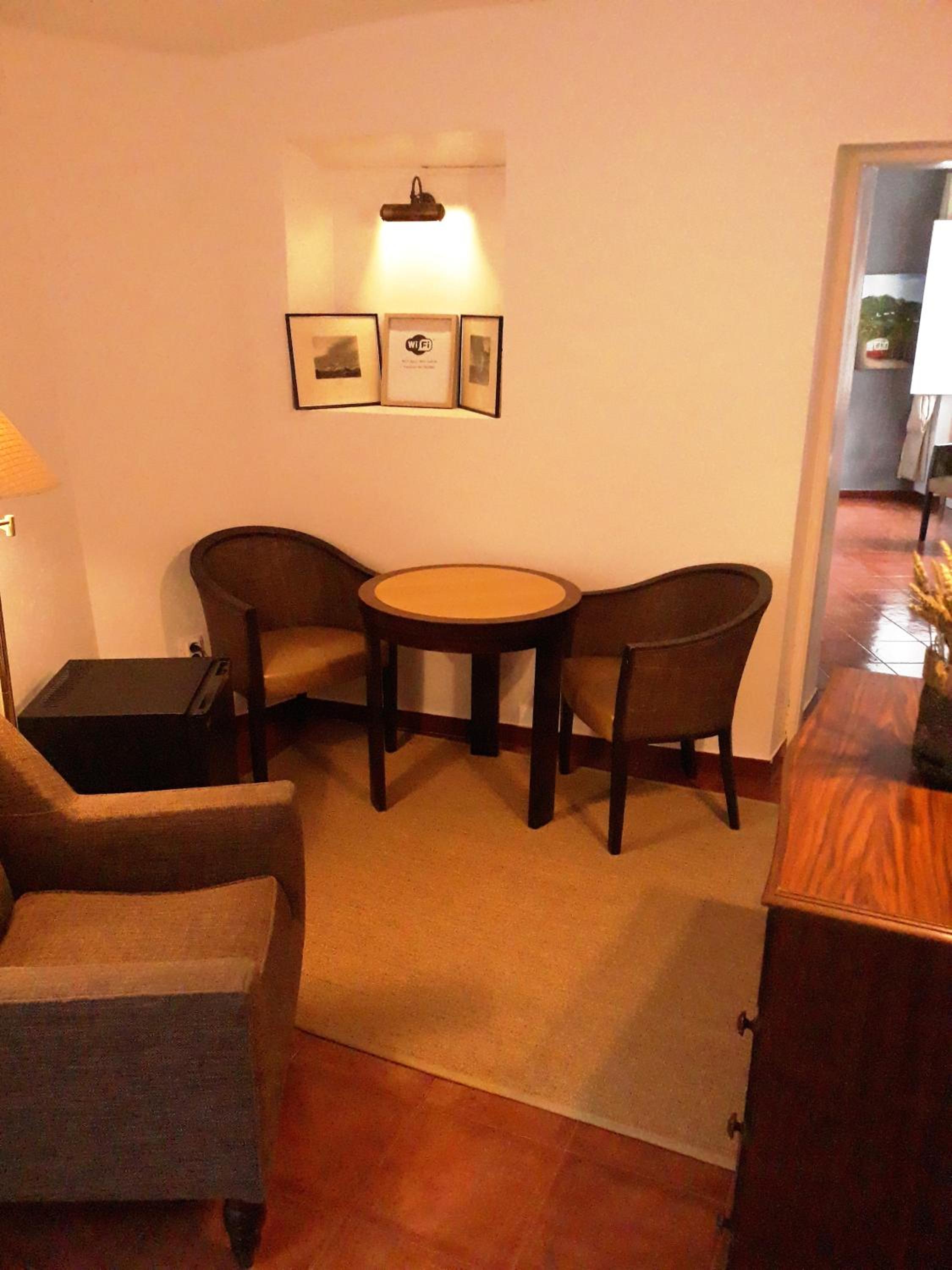 Twin Room with Private Bathroom - Photo 7
