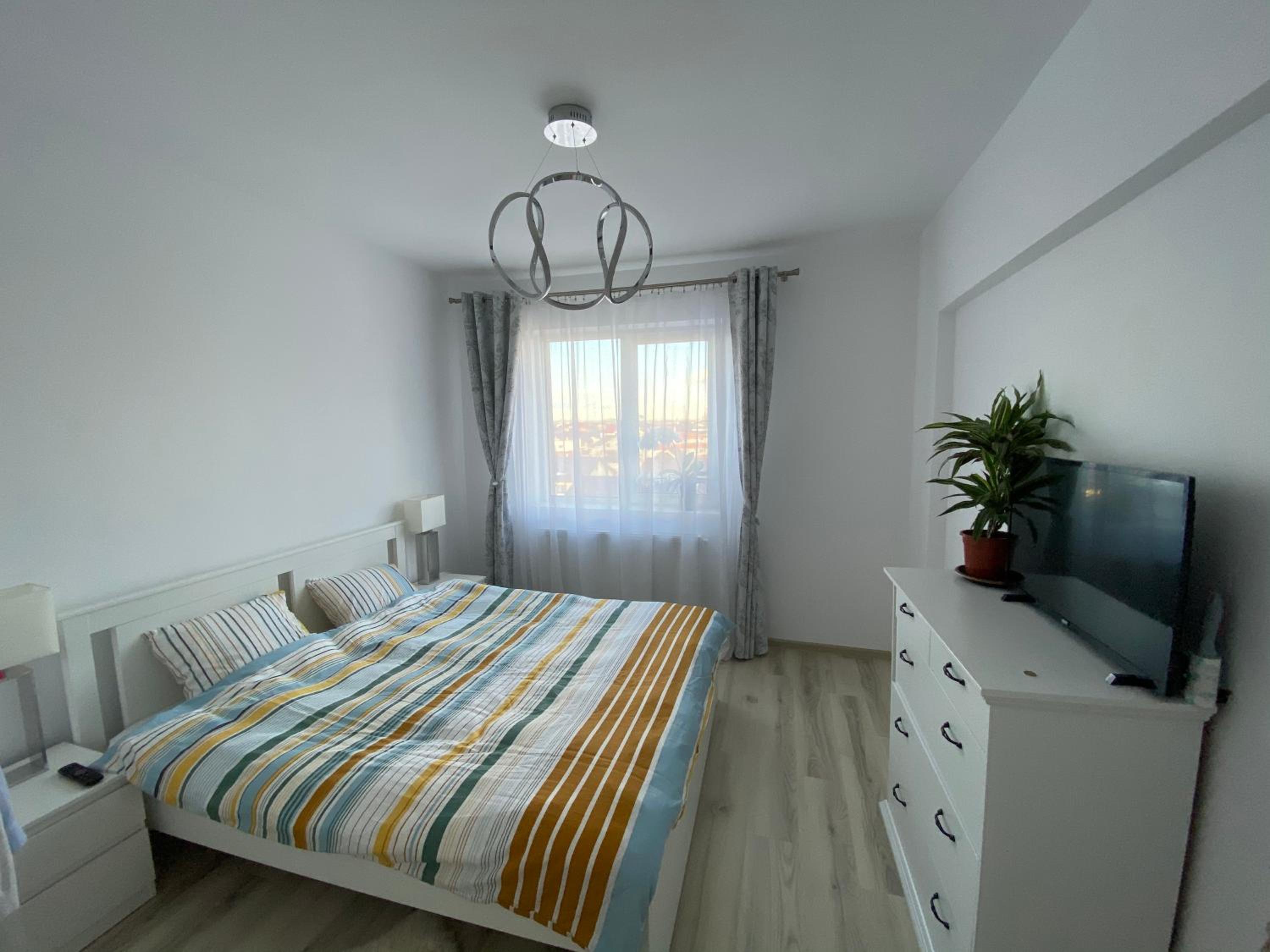 One-Bedroom Apartment photo 1
