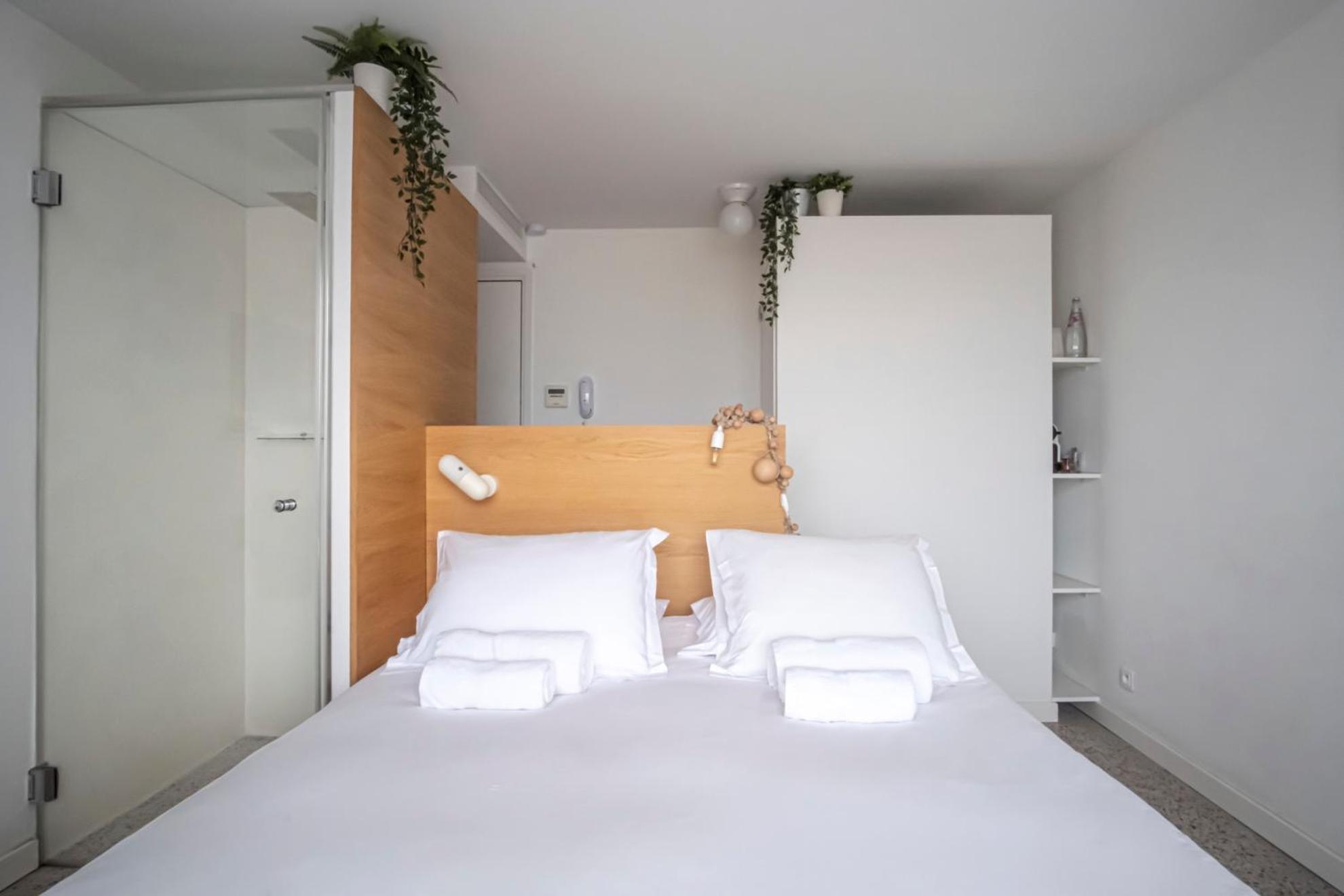 Double Room with Sea View and Balcony - First Floor