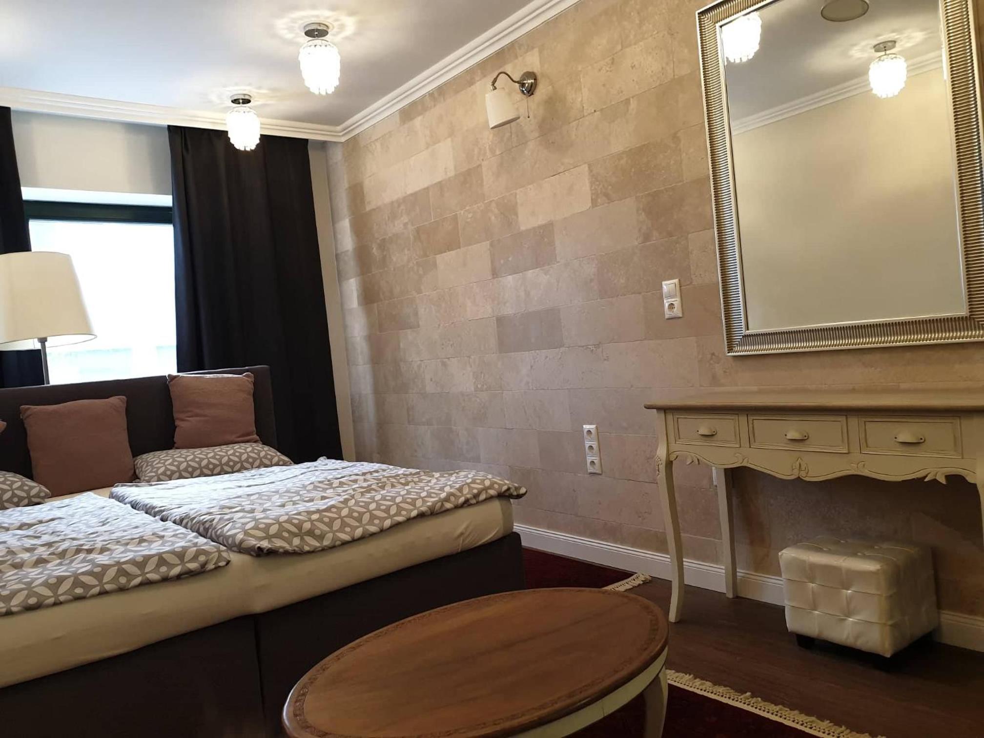 Deluxe Queen Studio