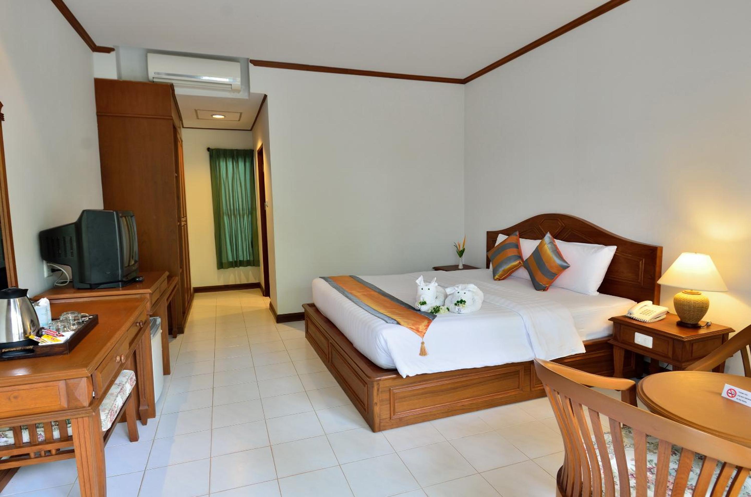 Deluxe Double or Twin Room - Photo 7