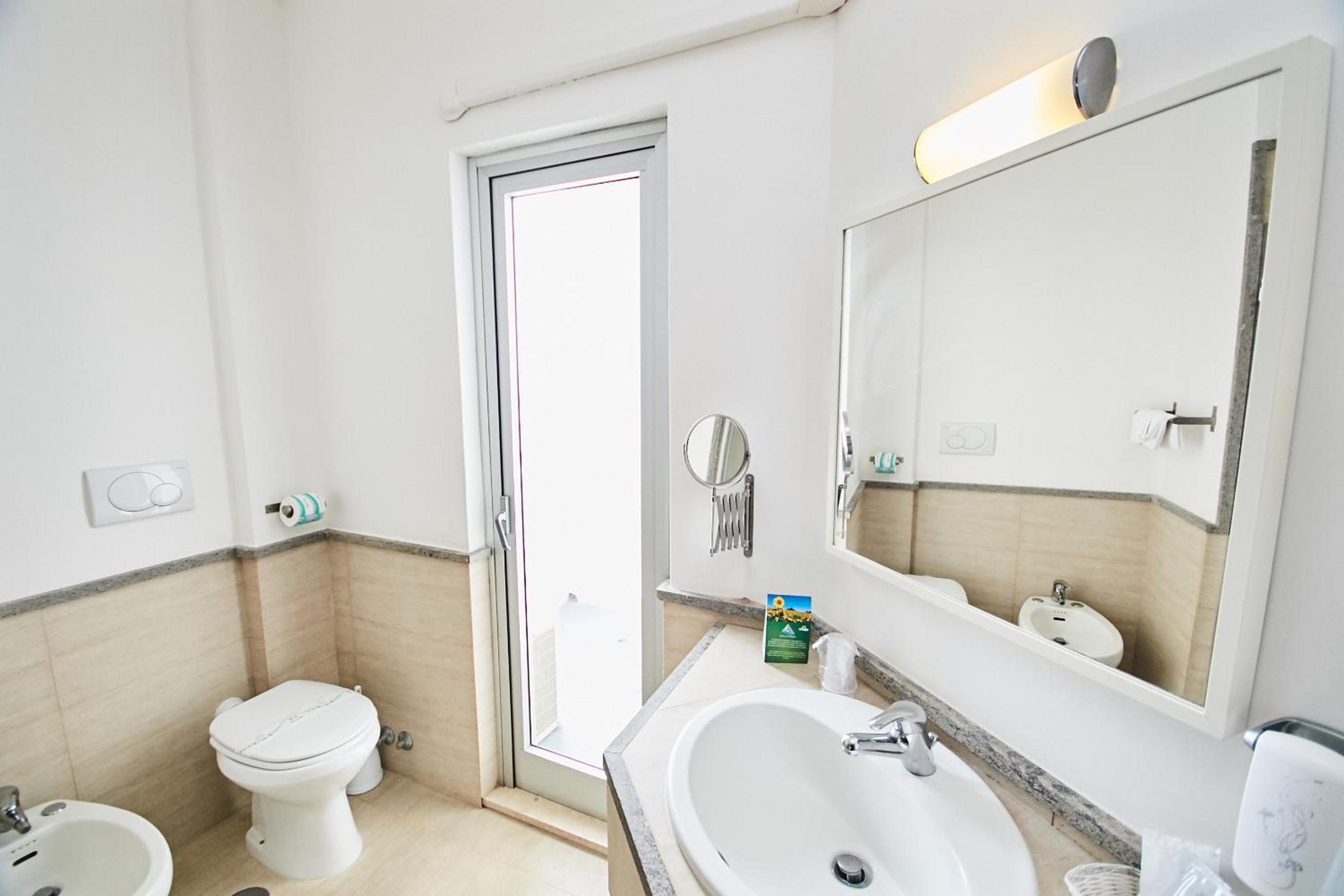 Deluxe Single Room with Sea View photo 3