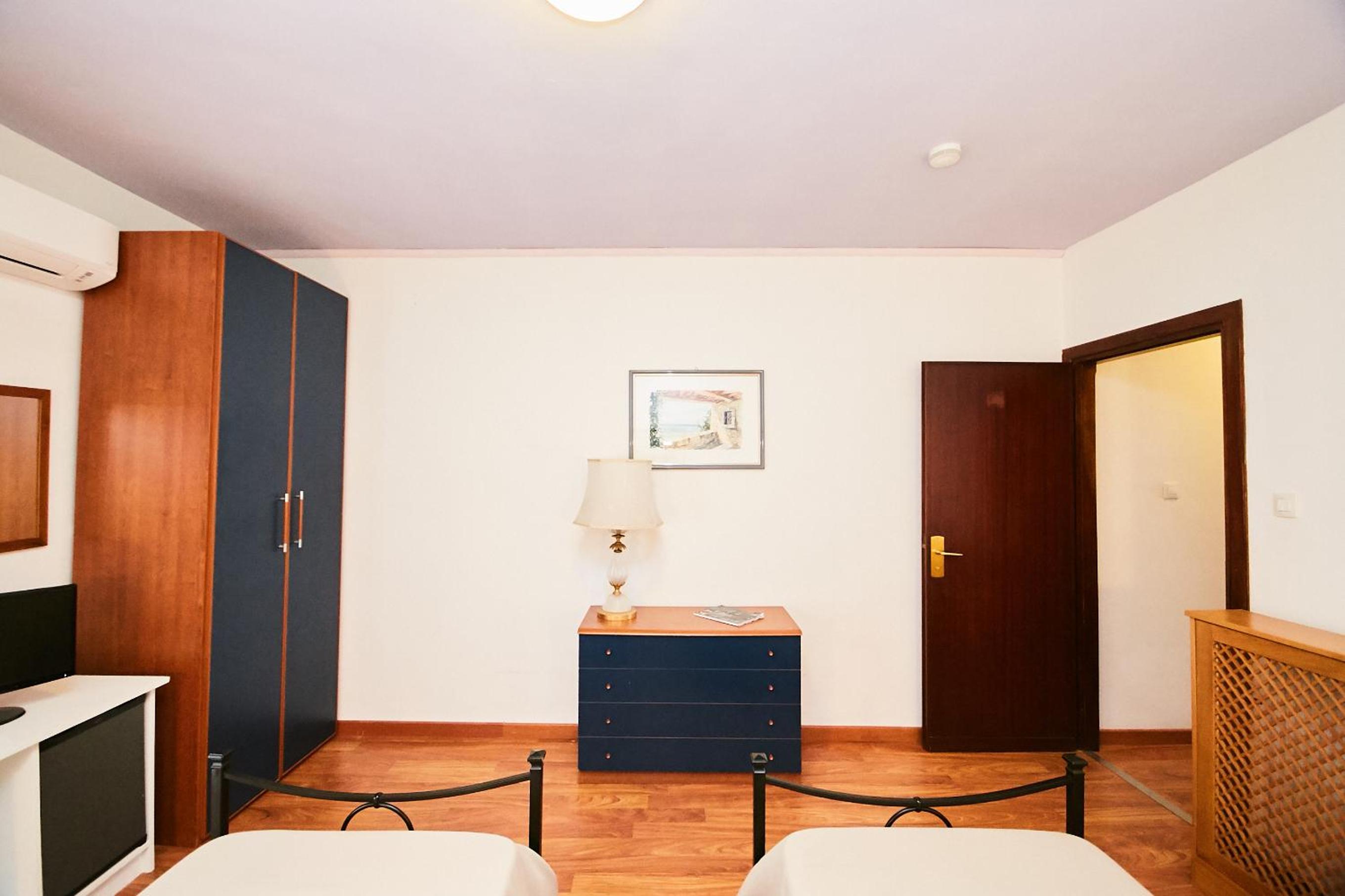 Family Room with Side Sea View photo 2