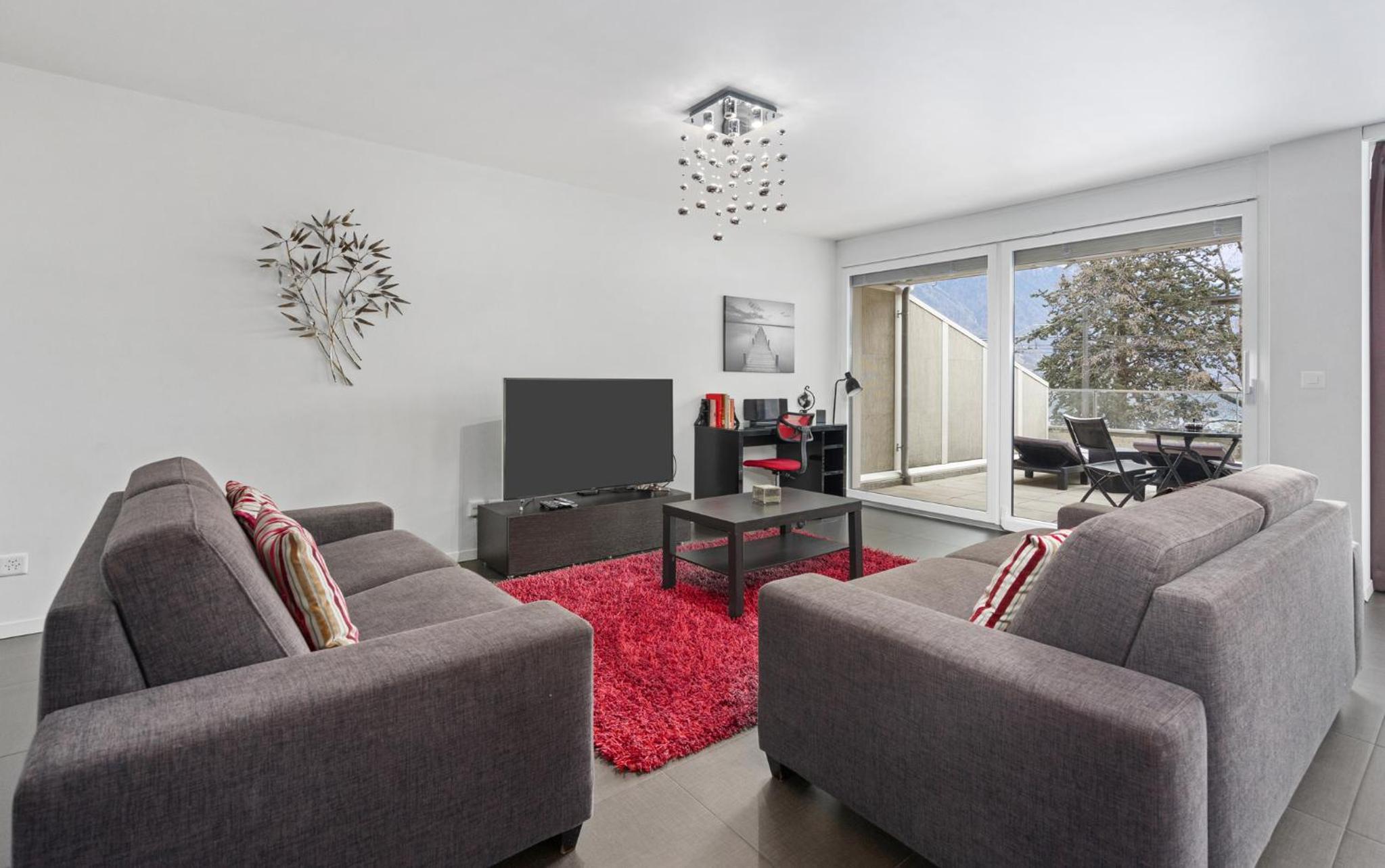 One-Bedroom Apartment with Lake View photo 1