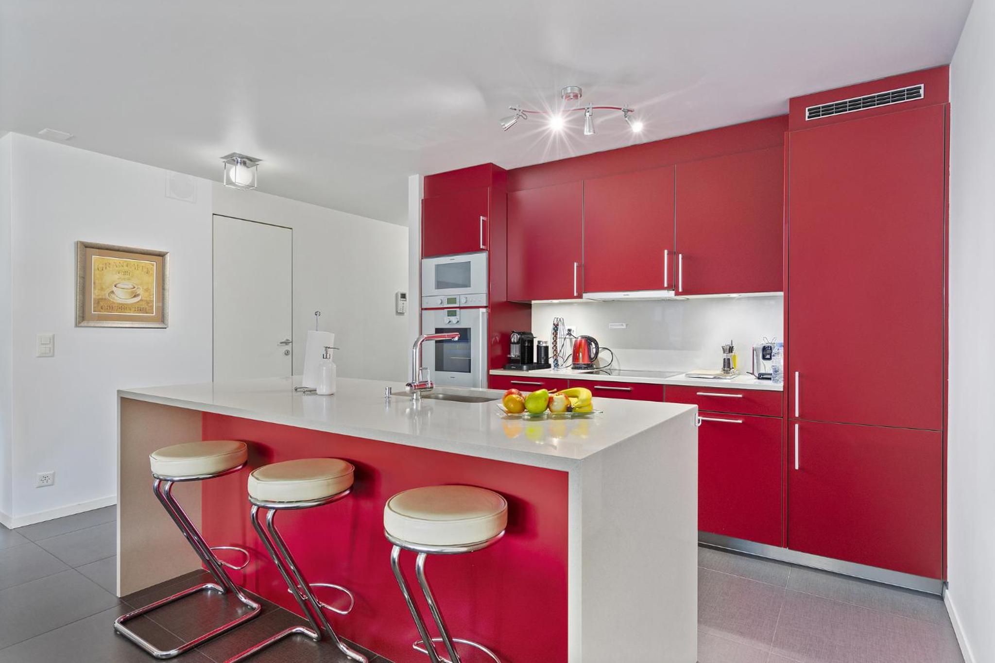 One-Bedroom Apartment with Lake View photo 3