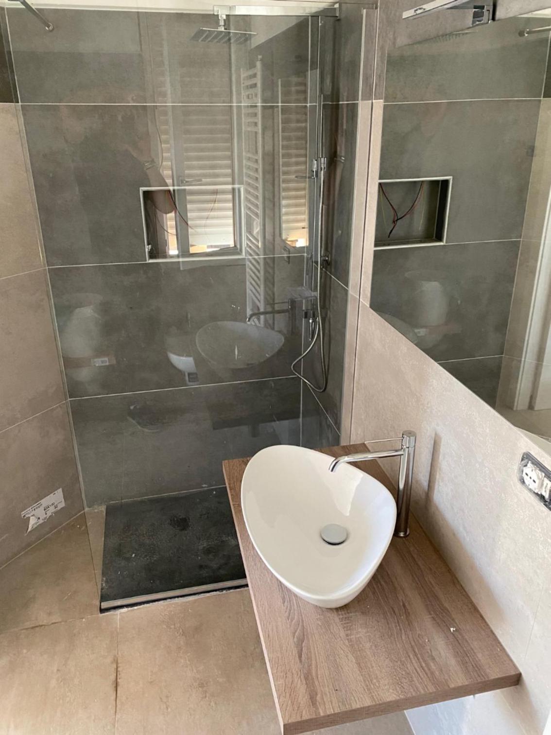 Quadruple Room with Private Bathroom - Photo 11
