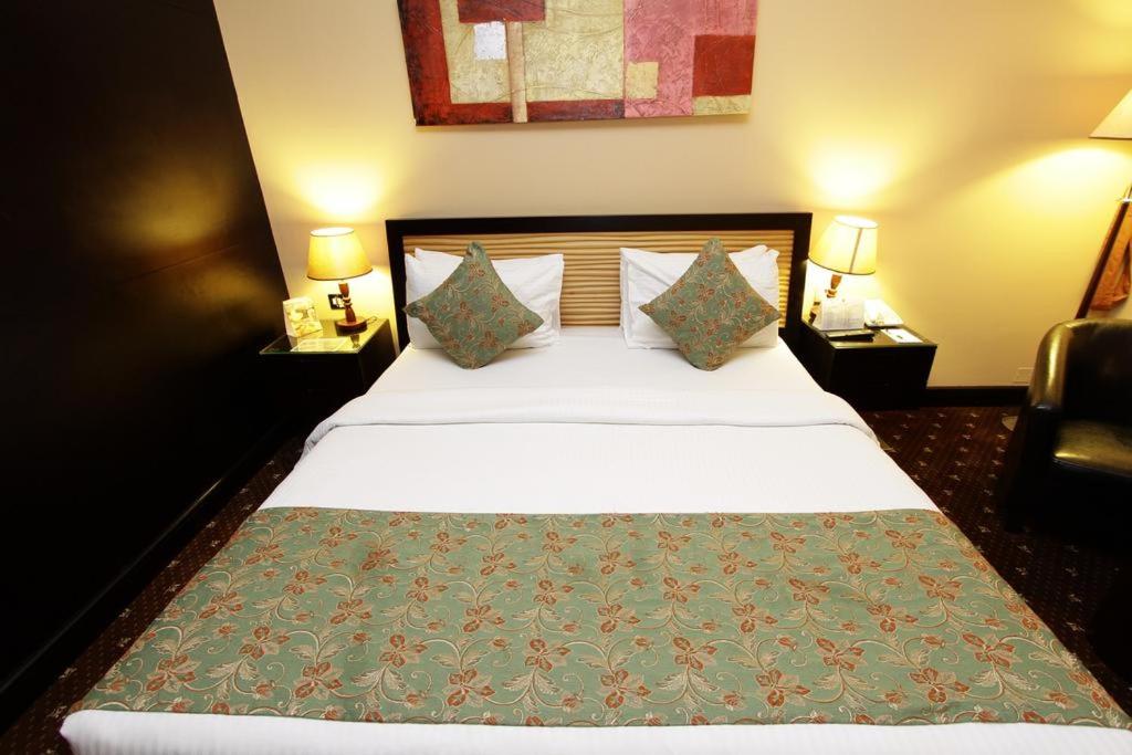 Standard Queen Room photo 3