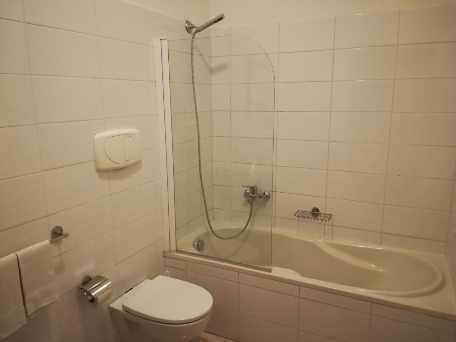 Quadruple Room with Bath photo 3