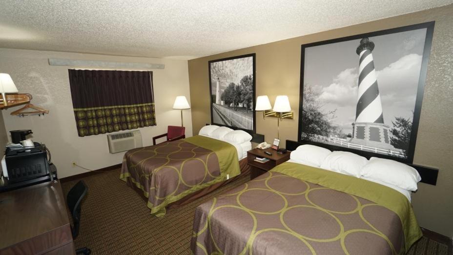 Deluxe Double Room with Two Double Beds - Non-Smoking - Photo 4