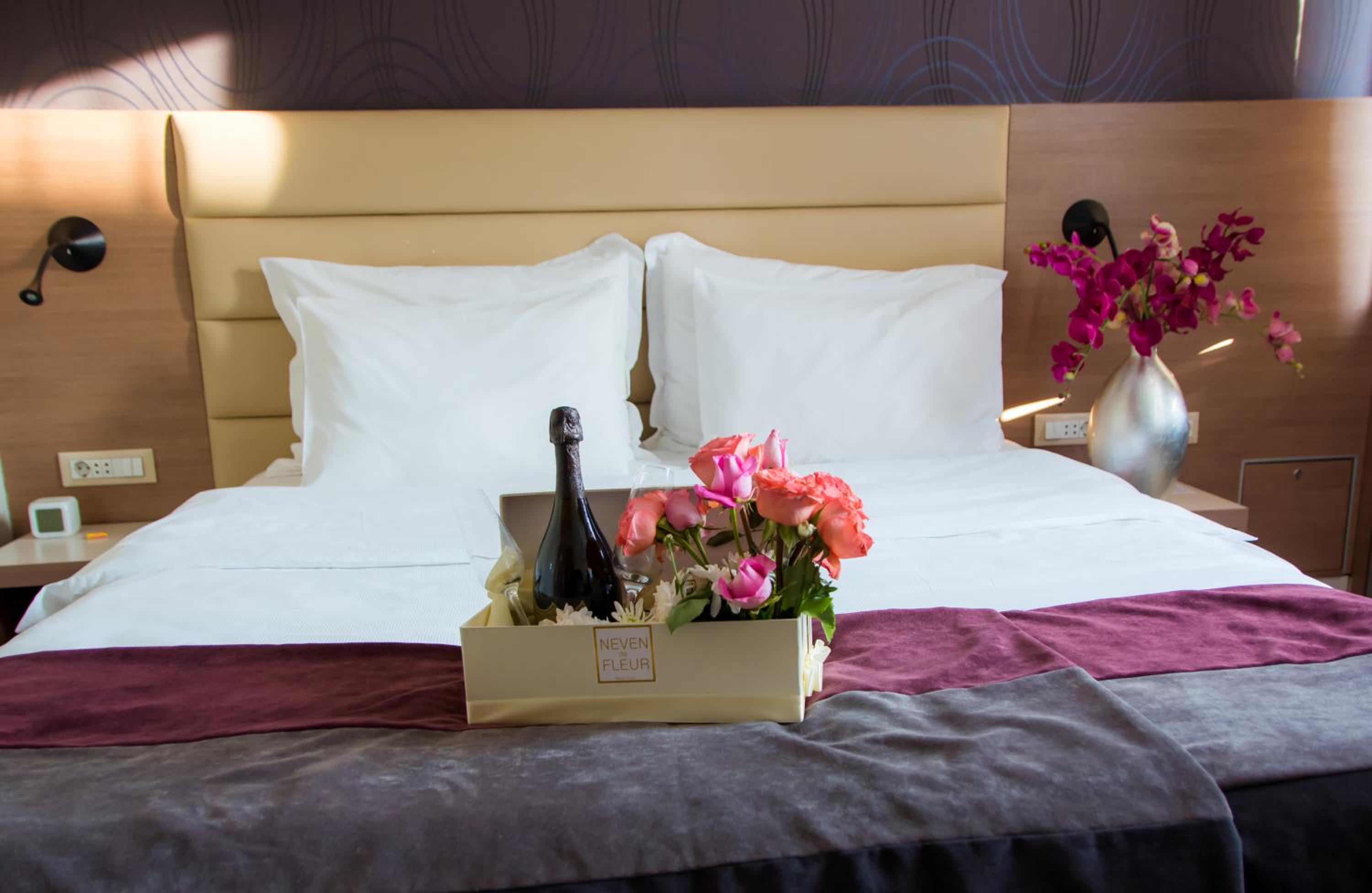 Double Room with Free Parking - Photo 3