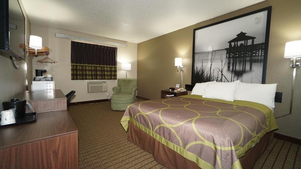 Queen Room - Non-Smoking - Photo 1