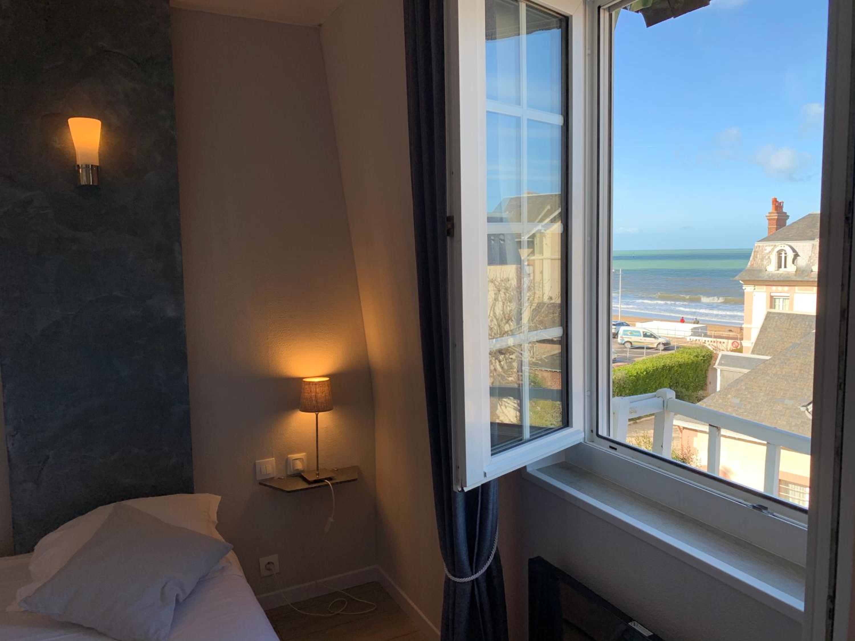 Double Room with Sea View - Photo 4