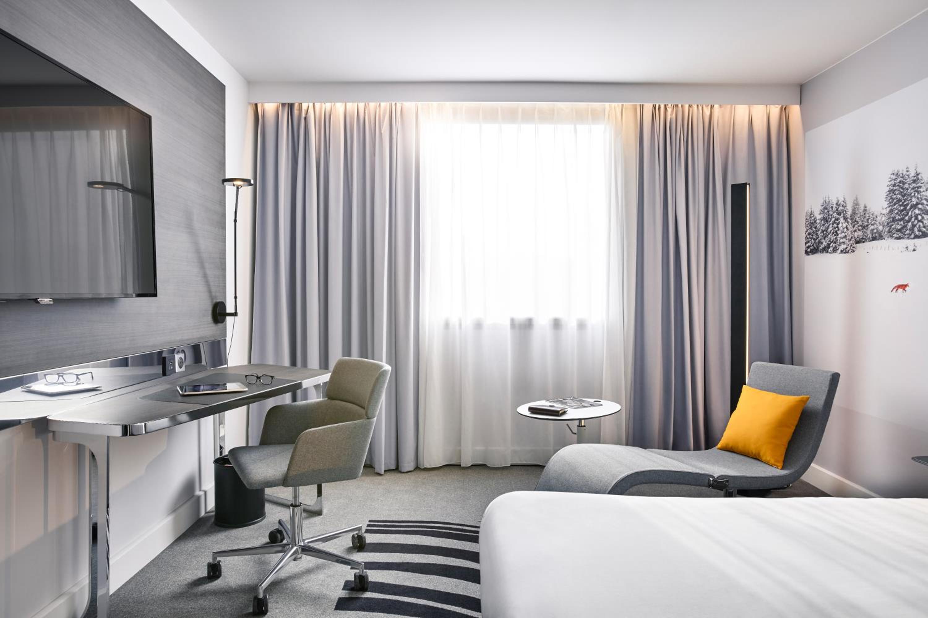 Executive Queen Room With Sofa Bed