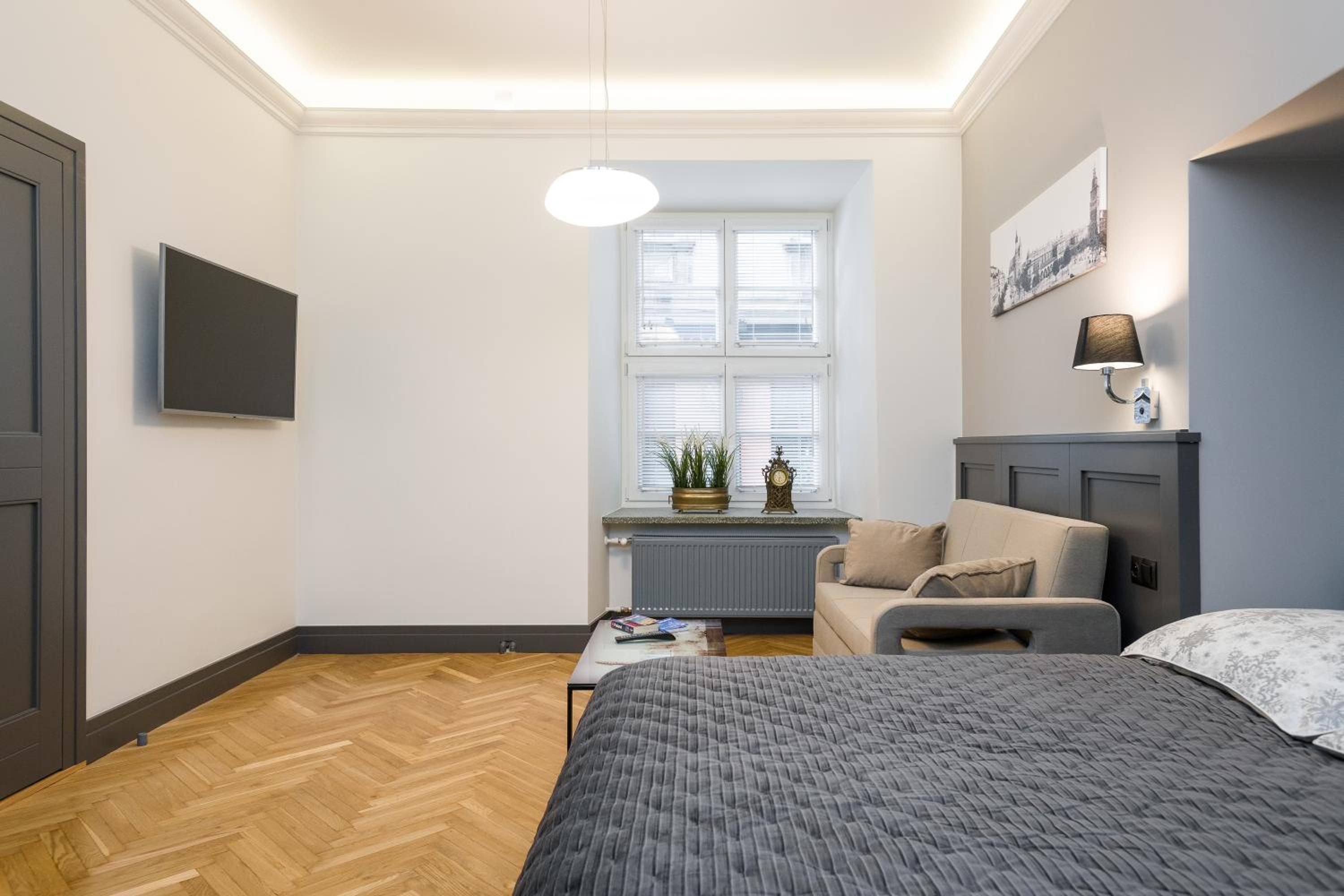 One-Bedroom Apartment - Photo 1