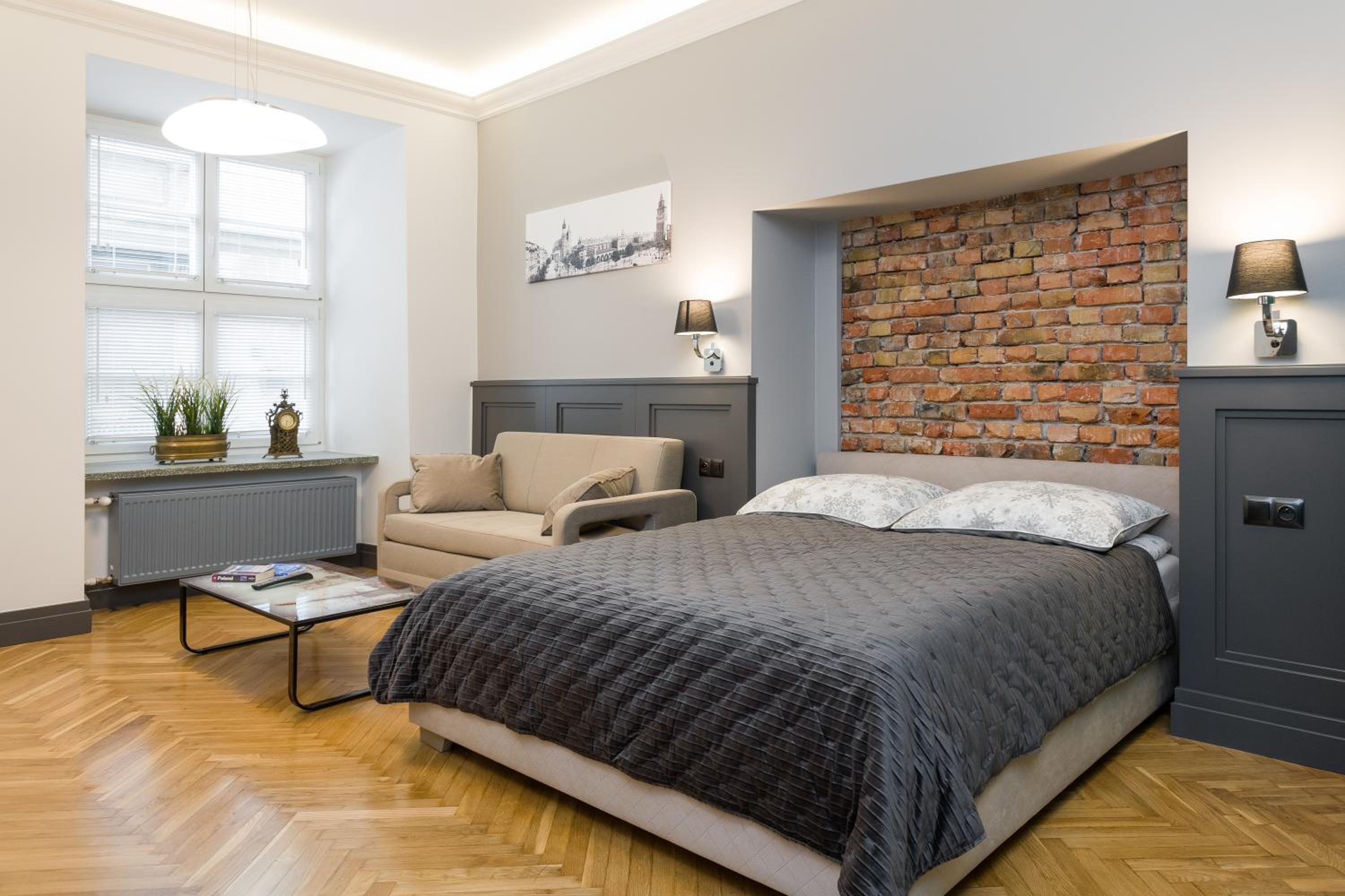 One-Bedroom Apartment - Photo 3