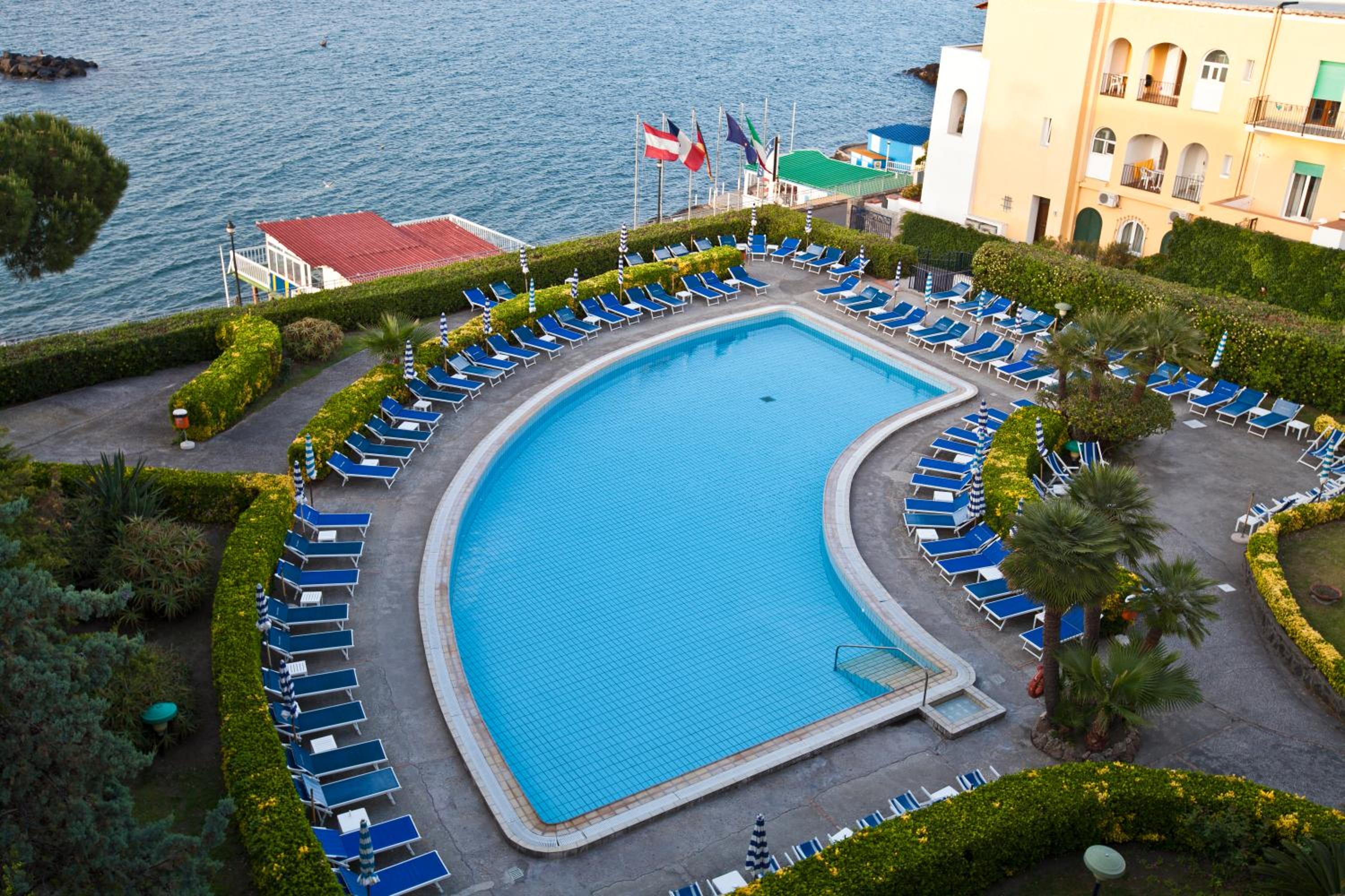 Double or Twin Room with Balcony and Garden View photo 3