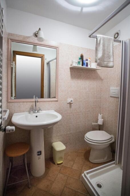 Double Room With Private Bathroom photo 3